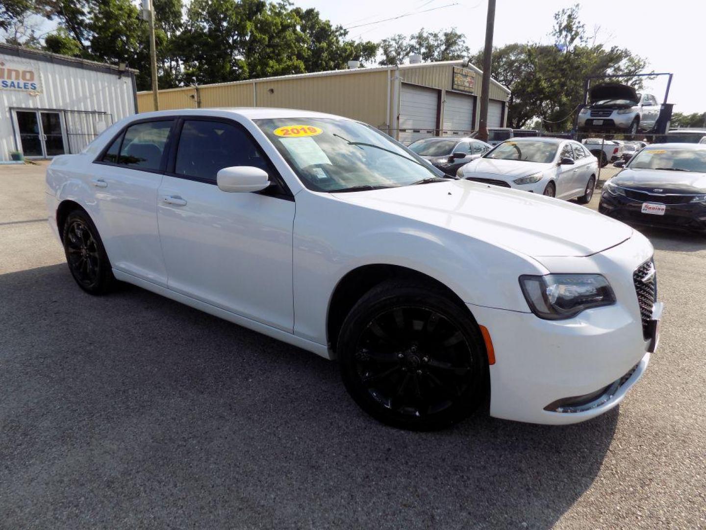 2019 WHITE CHRYSLER 300 S (2C3CCAGG5KH) with an 3.6L engine, Automatic transmission, located at 830 E. Canino Rd., Houston, TX, 77037, (281) 405-0440, 38.358219, -81.729942 - Photo#7