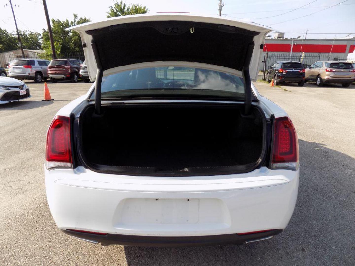 2019 WHITE CHRYSLER 300 S (2C3CCAGG5KH) with an 3.6L engine, Automatic transmission, located at 830 E. Canino Rd., Houston, TX, 77037, (281) 405-0440, 38.358219, -81.729942 - Photo#12