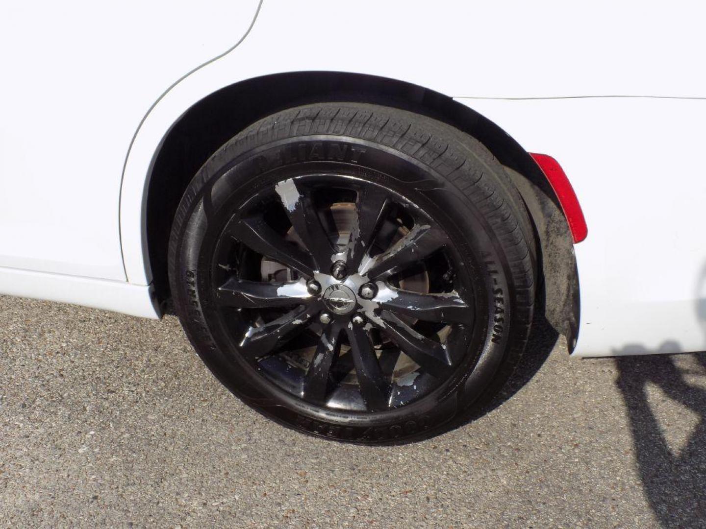 2019 WHITE CHRYSLER 300 S (2C3CCAGG5KH) with an 3.6L engine, Automatic transmission, located at 830 E. Canino Rd., Houston, TX, 77037, (281) 405-0440, 38.358219, -81.729942 - Photo#19