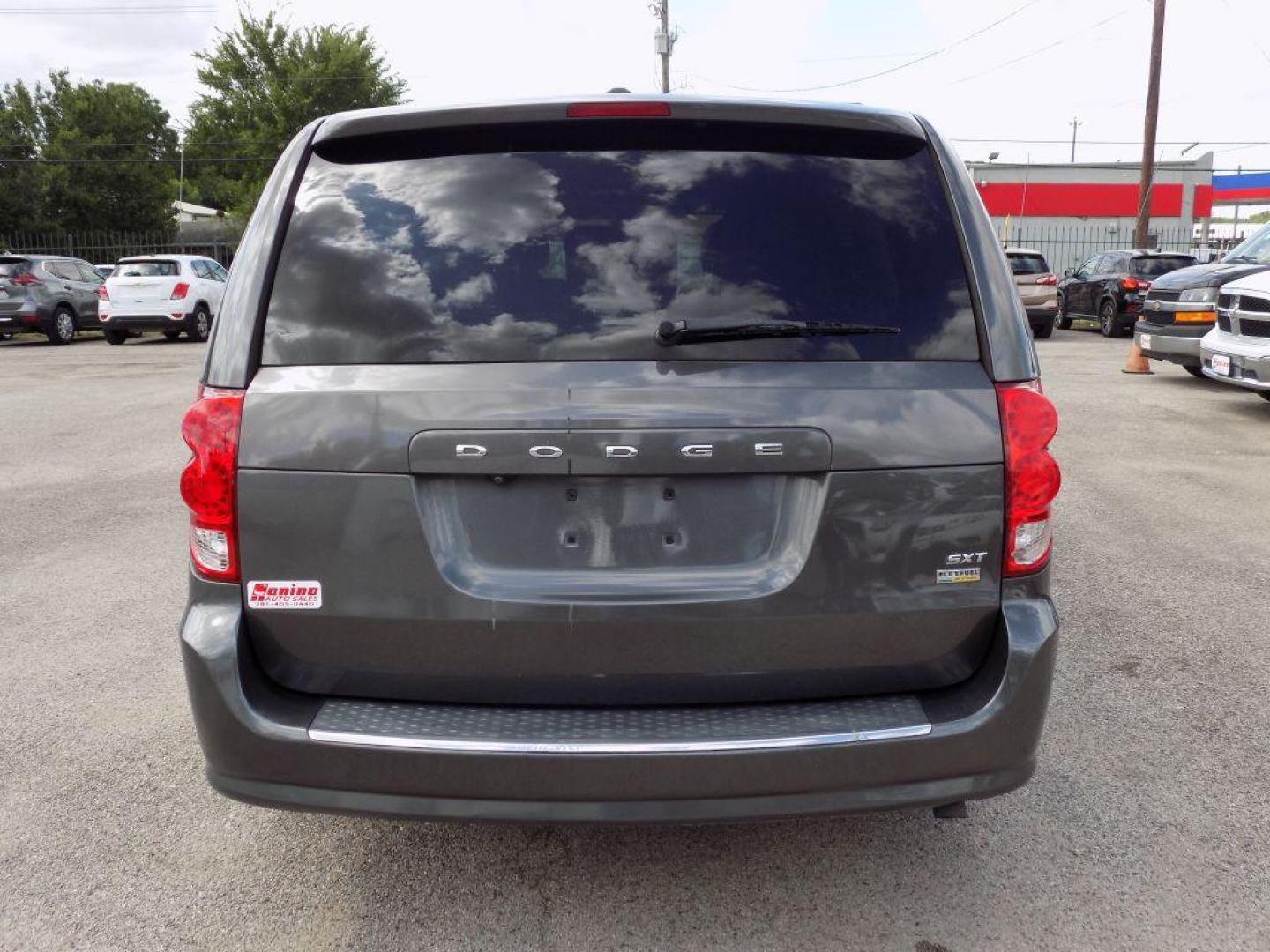 2019 GRAY DODGE GRAND CARAVAN SXT (2C4RDGCG7KR) with an 3.6L engine, Automatic transmission, located at 830 E. Canino Rd., Houston, TX, 77037, (281) 405-0440, 38.358219, -81.729942 - Photo#4