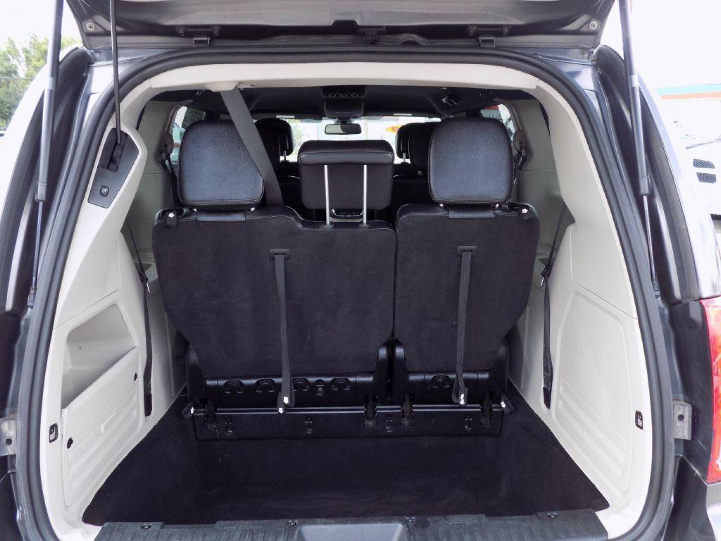 2019 GRAY DODGE GRAND CARAVAN SXT (2C4RDGCG7KR) with an 3.6L engine, Automatic transmission, located at 830 E. Canino Rd., Houston, TX, 77037, (281) 405-0440, 38.358219, -81.729942 - Photo#13