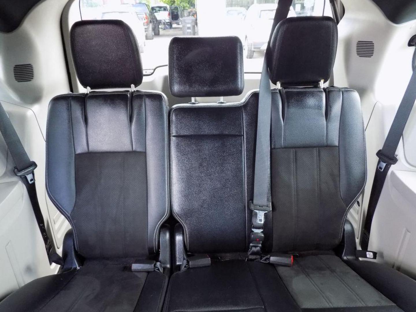 2019 GRAY DODGE GRAND CARAVAN SXT (2C4RDGCG7KR) with an 3.6L engine, Automatic transmission, located at 830 E. Canino Rd., Houston, TX, 77037, (281) 405-0440, 38.358219, -81.729942 - Photo#14