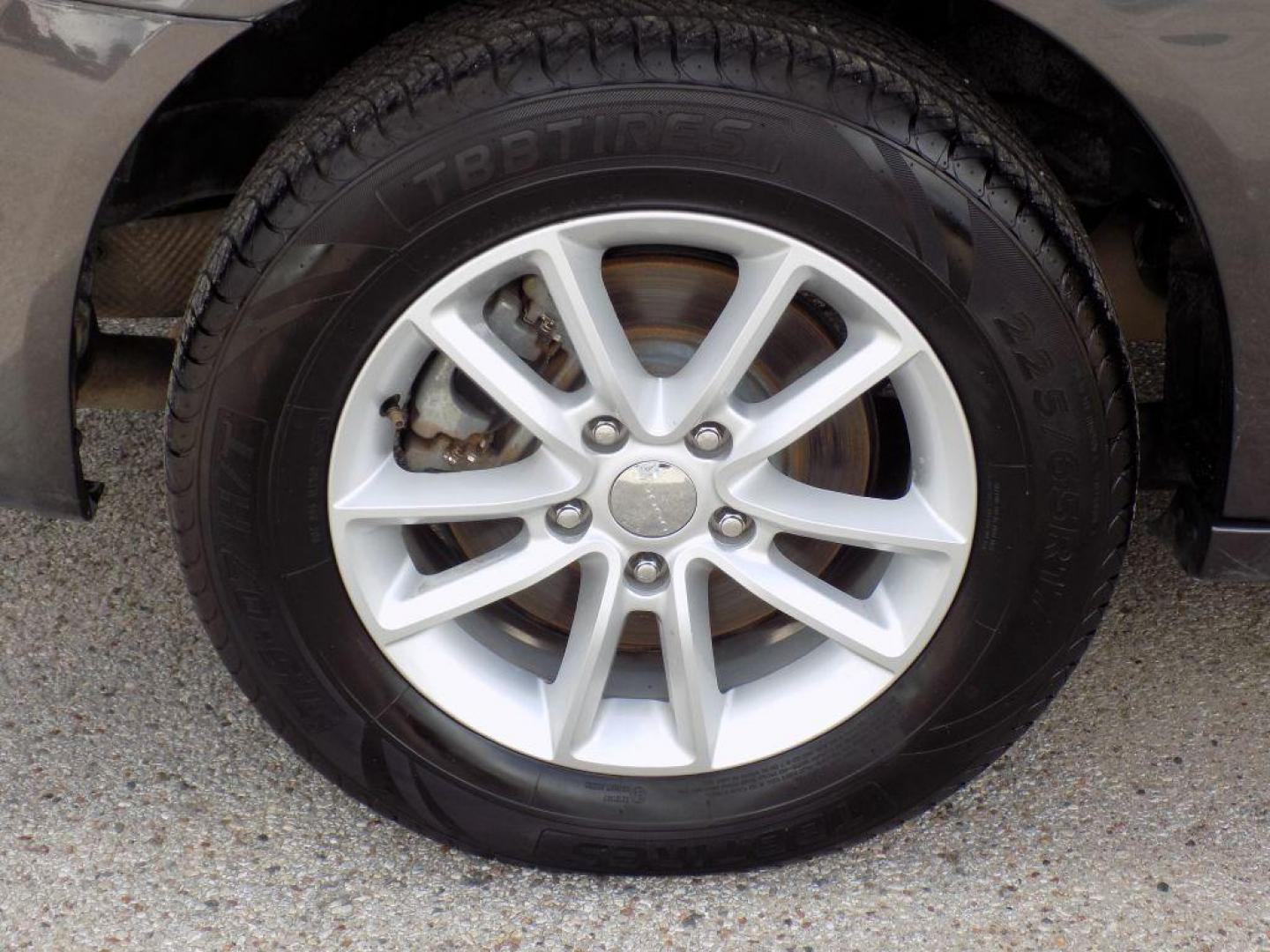 2019 GRAY DODGE GRAND CARAVAN SXT (2C4RDGCG7KR) with an 3.6L engine, Automatic transmission, located at 830 E. Canino Rd., Houston, TX, 77037, (281) 405-0440, 38.358219, -81.729942 - Photo#18