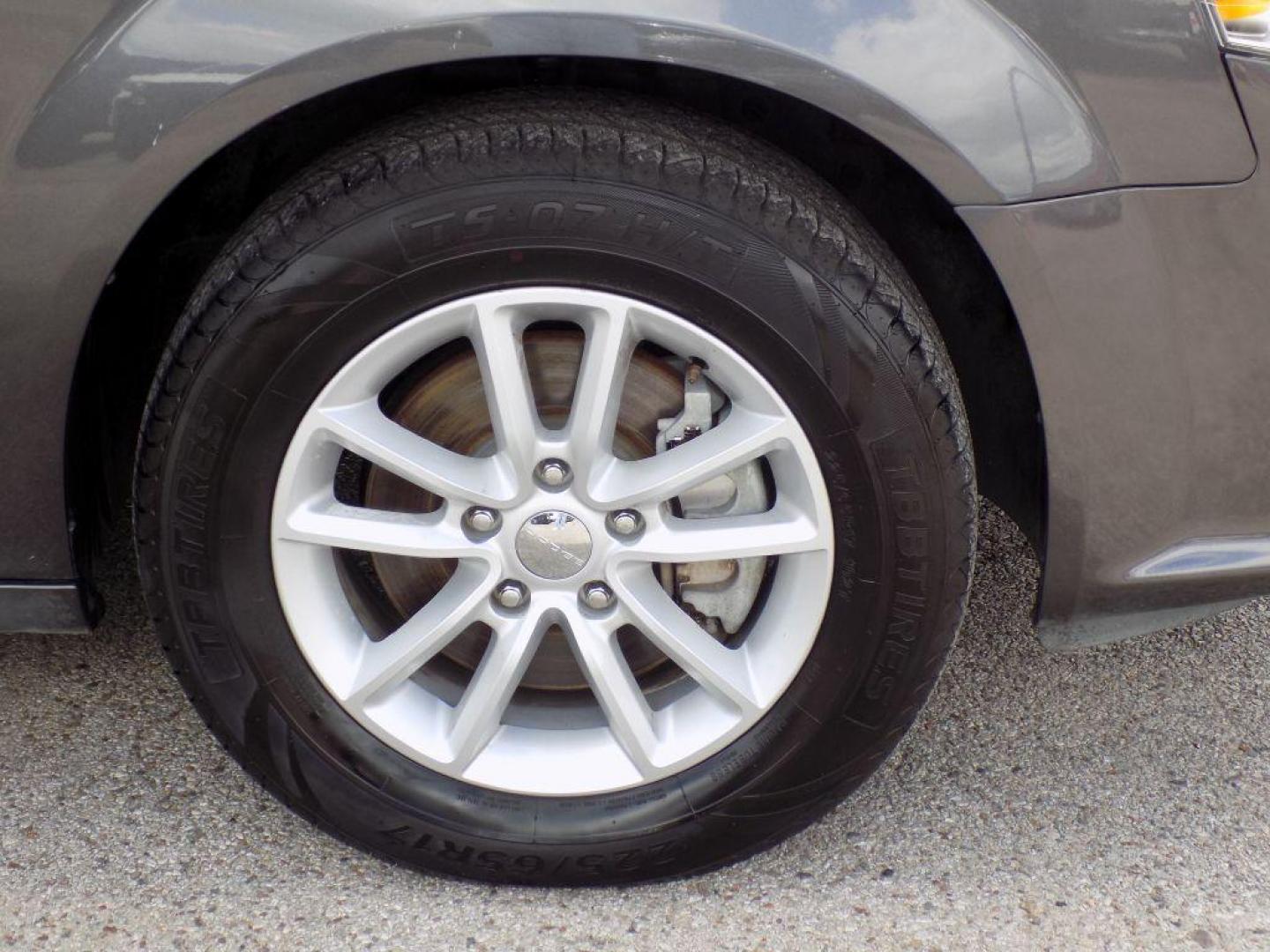 2019 GRAY DODGE GRAND CARAVAN SXT (2C4RDGCG7KR) with an 3.6L engine, Automatic transmission, located at 830 E. Canino Rd., Houston, TX, 77037, (281) 405-0440, 38.358219, -81.729942 - Photo#19