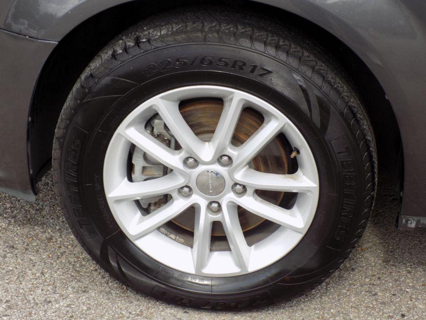 2019 GRAY DODGE GRAND CARAVAN SXT (2C4RDGCG7KR) with an 3.6L engine, Automatic transmission, located at 830 E. Canino Rd., Houston, TX, 77037, (281) 405-0440, 38.358219, -81.729942 - Photo#20