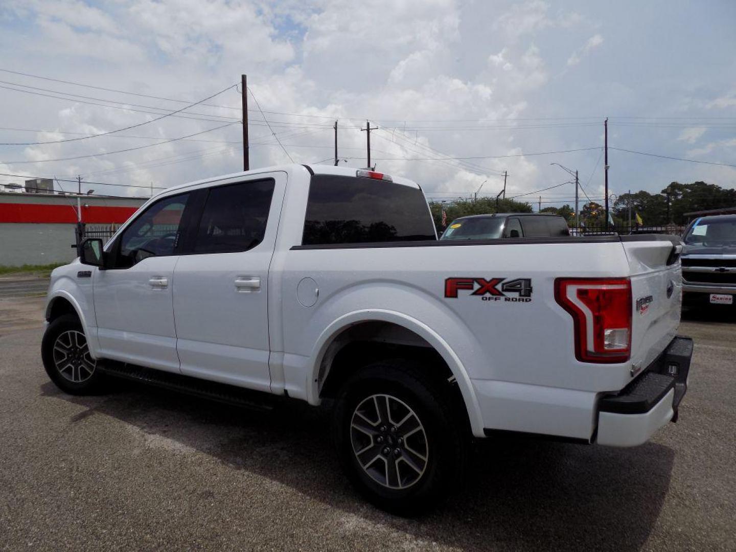 2016 WHITE FORD F150 SUPERCREW (1FTEW1EF5GK) with an 5.0L engine, Automatic transmission, located at 830 E. Canino Rd., Houston, TX, 77037, (281) 405-0440, 38.358219, -81.729942 - Photo#3