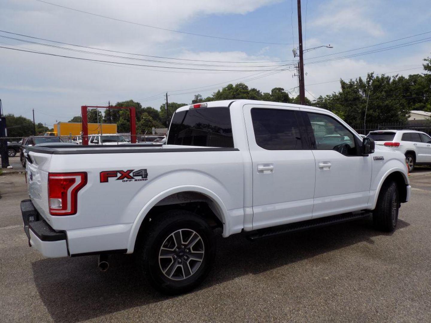 2016 WHITE FORD F150 SUPERCREW (1FTEW1EF5GK) with an 5.0L engine, Automatic transmission, located at 830 E. Canino Rd., Houston, TX, 77037, (281) 405-0440, 38.358219, -81.729942 - Photo#5