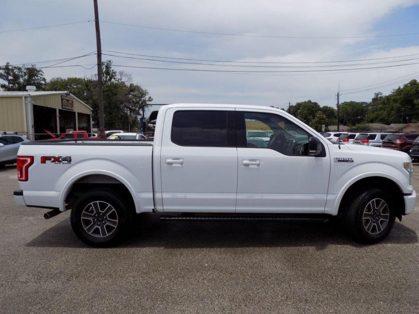 2016 WHITE FORD F150 SUPERCREW (1FTEW1EF5GK) with an 5.0L engine, Automatic transmission, located at 830 E. Canino Rd., Houston, TX, 77037, (281) 405-0440, 38.358219, -81.729942 - Photo#6
