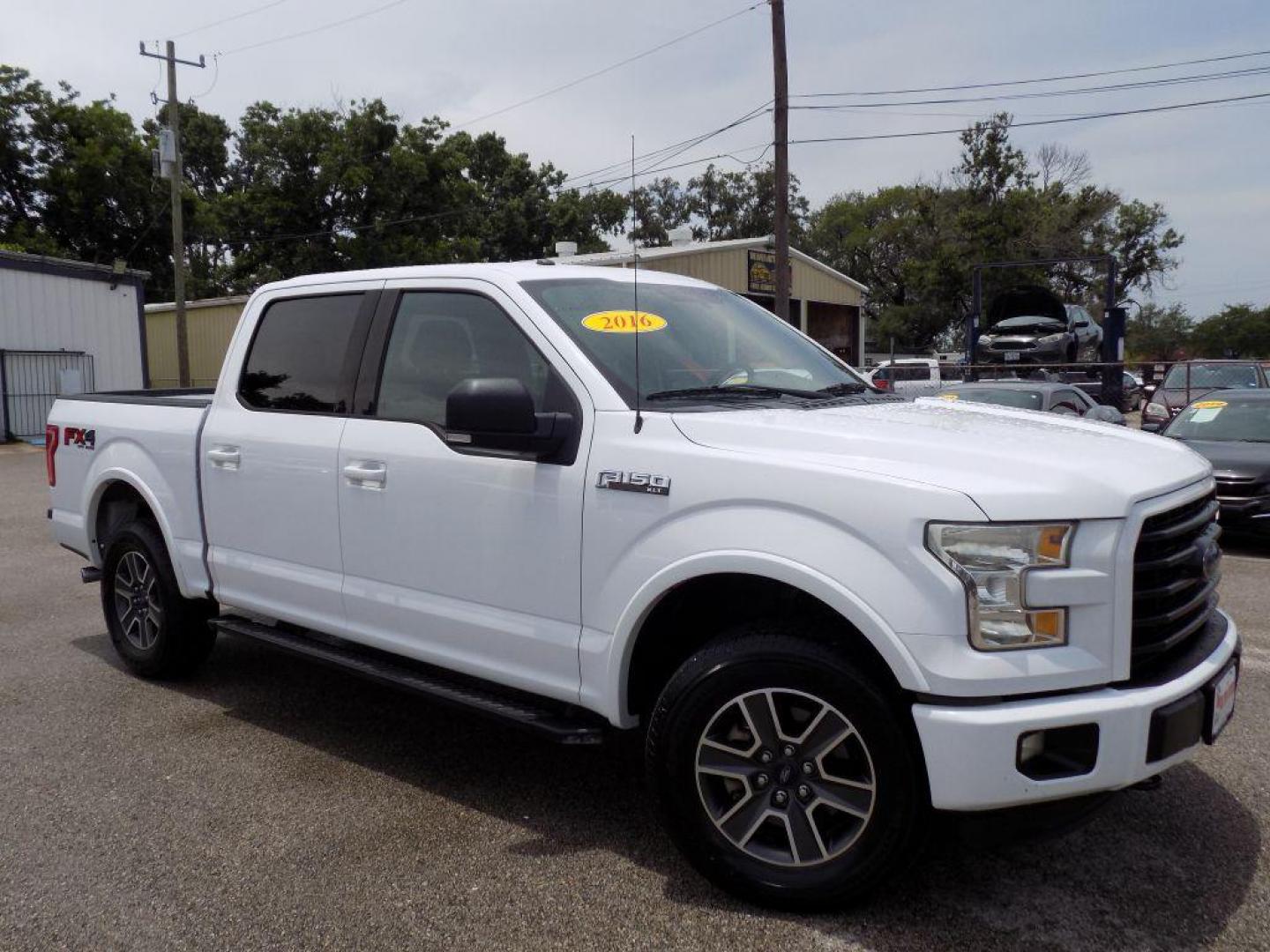2016 WHITE FORD F150 SUPERCREW (1FTEW1EF5GK) with an 5.0L engine, Automatic transmission, located at 830 E. Canino Rd., Houston, TX, 77037, (281) 405-0440, 38.358219, -81.729942 - Photo#7