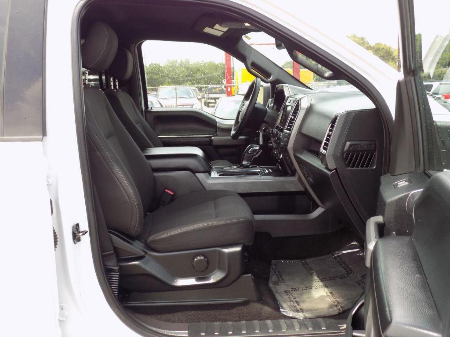 2016 WHITE FORD F150 SUPERCREW (1FTEW1EF5GK) with an 5.0L engine, Automatic transmission, located at 830 E. Canino Rd., Houston, TX, 77037, (281) 405-0440, 38.358219, -81.729942 - Photo#12