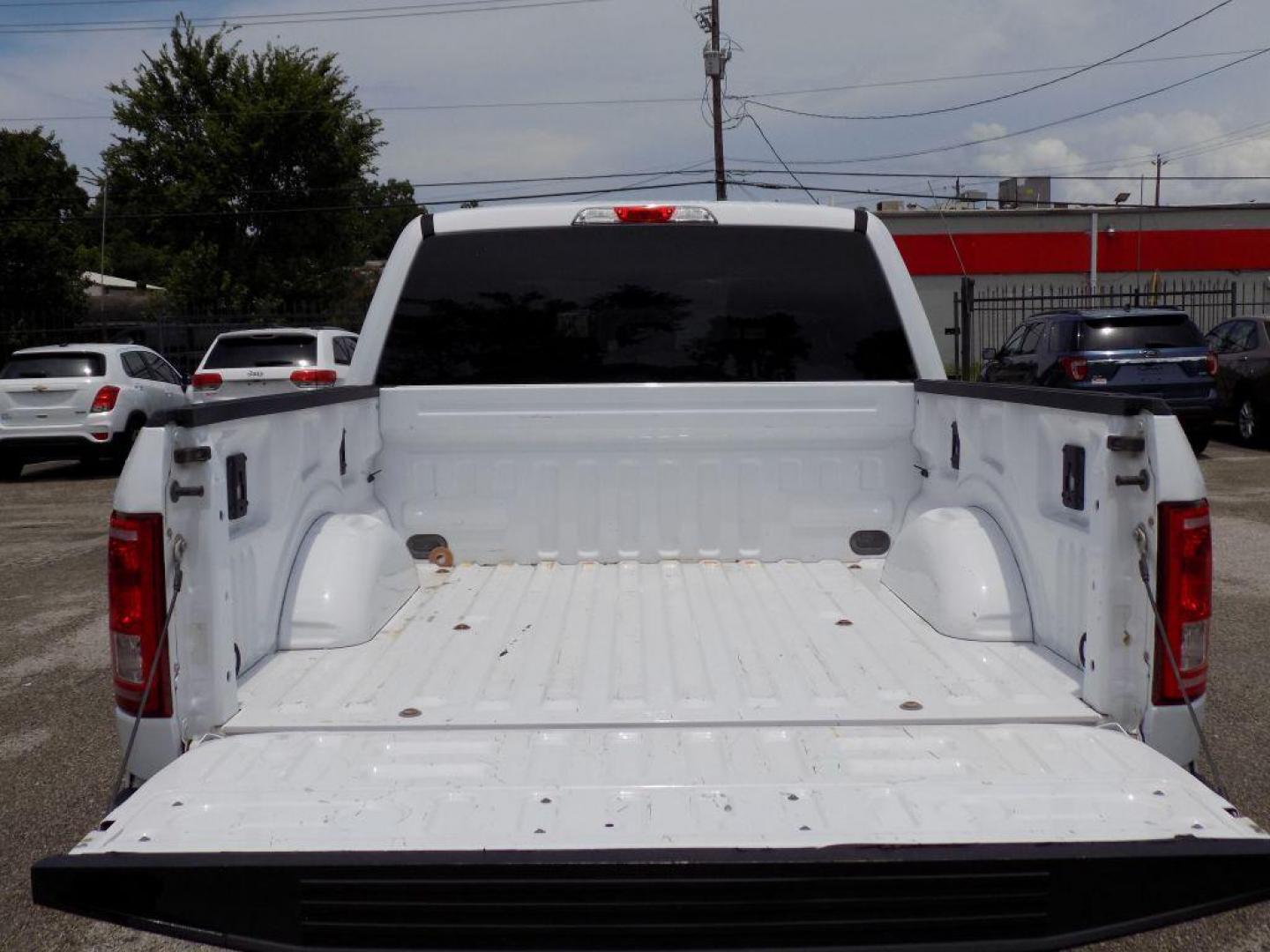 2016 WHITE FORD F150 SUPERCREW (1FTEW1EF5GK) with an 5.0L engine, Automatic transmission, located at 830 E. Canino Rd., Houston, TX, 77037, (281) 405-0440, 38.358219, -81.729942 - Photo#13