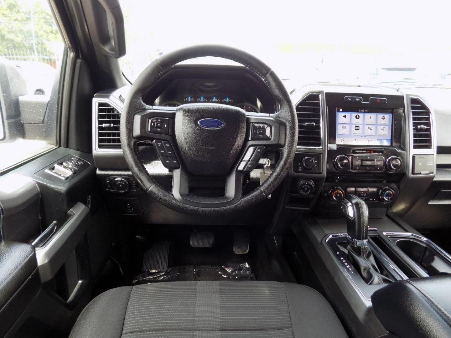 2016 WHITE FORD F150 SUPERCREW (1FTEW1EF5GK) with an 5.0L engine, Automatic transmission, located at 830 E. Canino Rd., Houston, TX, 77037, (281) 405-0440, 38.358219, -81.729942 - Photo#15