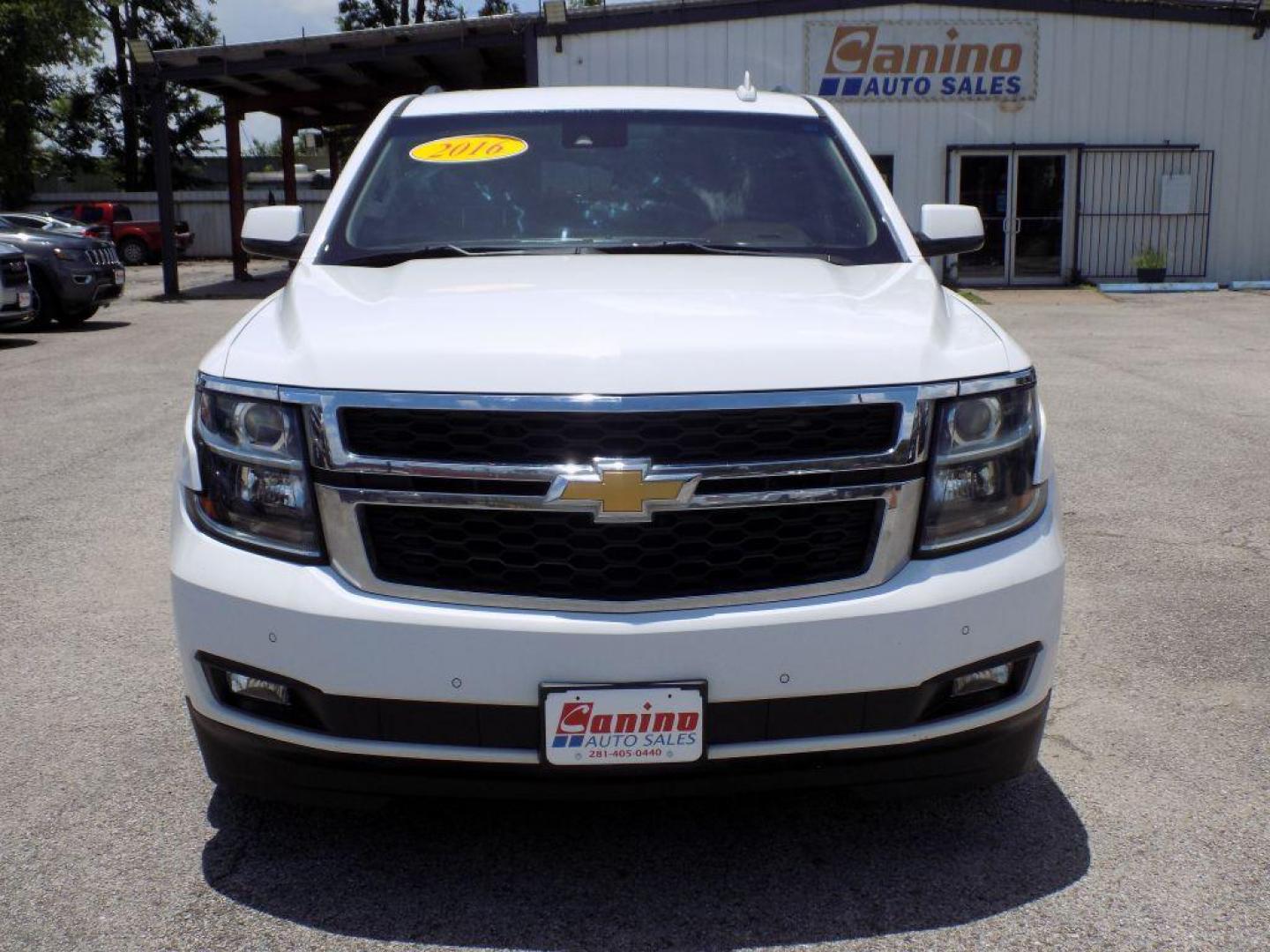 2016 WHITE CHEVROLET SUBURBAN 1500 LT (1GNSCHKC0GR) with an 5.3L engine, Automatic transmission, located at 830 E. Canino Rd., Houston, TX, 77037, (281) 405-0440, 38.358219, -81.729942 - Photo#0