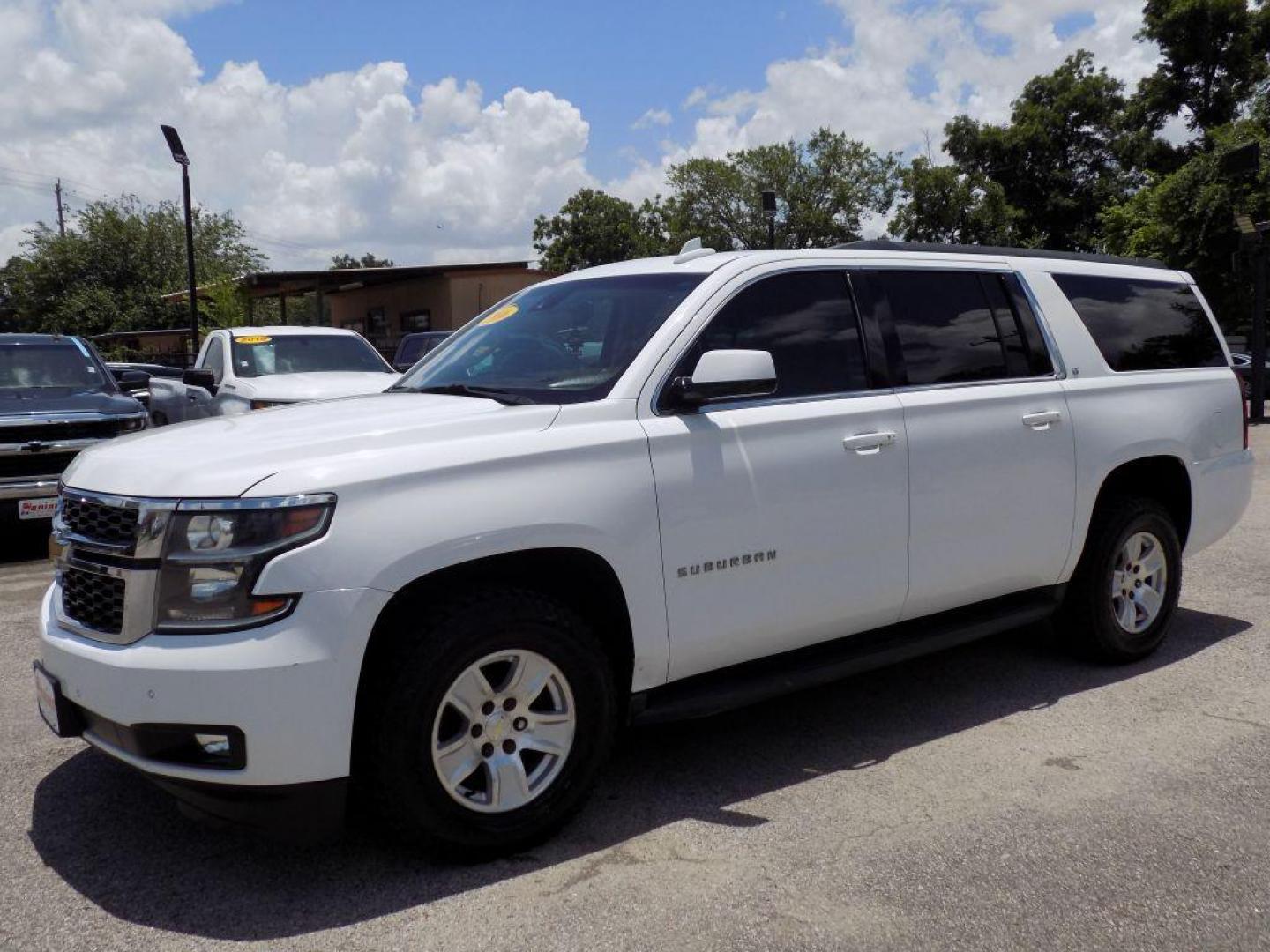 2016 WHITE CHEVROLET SUBURBAN 1500 LT (1GNSCHKC0GR) with an 5.3L engine, Automatic transmission, located at 830 E. Canino Rd., Houston, TX, 77037, (281) 405-0440, 38.358219, -81.729942 - Photo#1