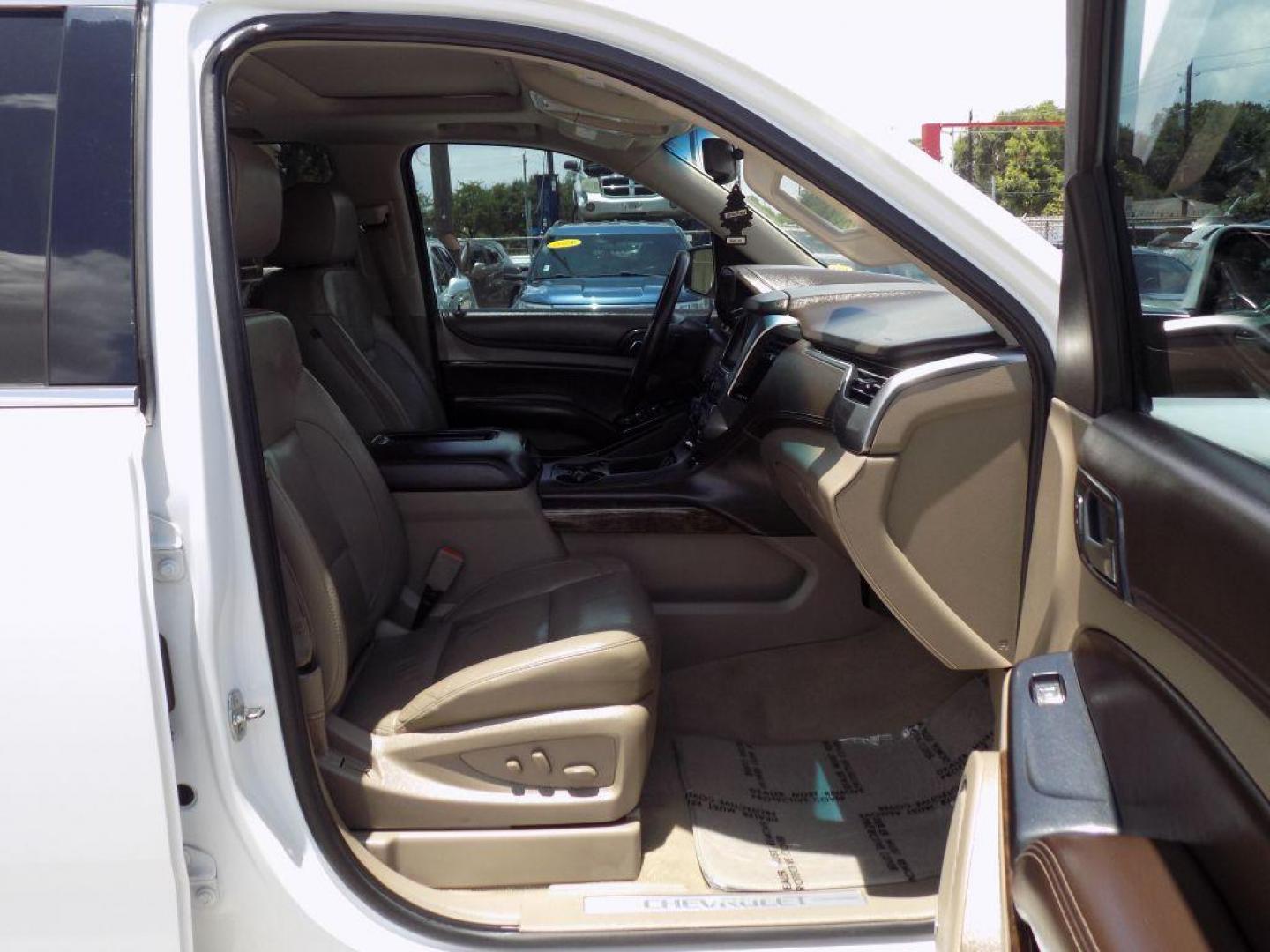 2016 WHITE CHEVROLET SUBURBAN 1500 LT (1GNSCHKC0GR) with an 5.3L engine, Automatic transmission, located at 830 E. Canino Rd., Houston, TX, 77037, (281) 405-0440, 38.358219, -81.729942 - Photo#10