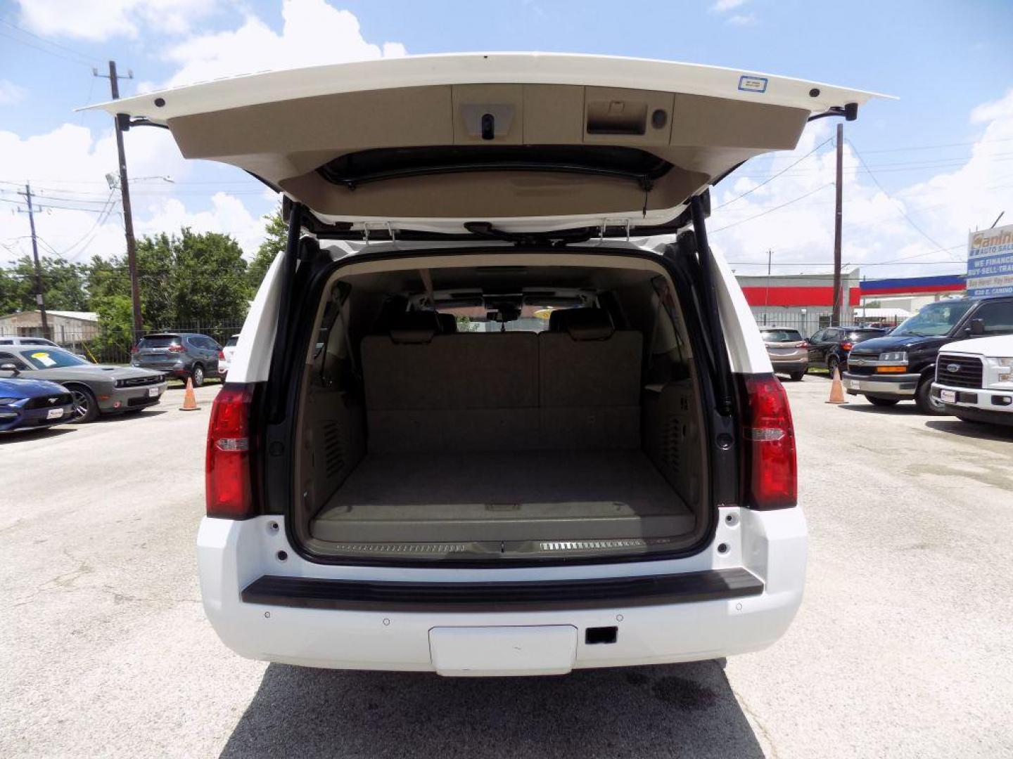 2016 WHITE CHEVROLET SUBURBAN 1500 LT (1GNSCHKC0GR) with an 5.3L engine, Automatic transmission, located at 830 E. Canino Rd., Houston, TX, 77037, (281) 405-0440, 38.358219, -81.729942 - Photo#12