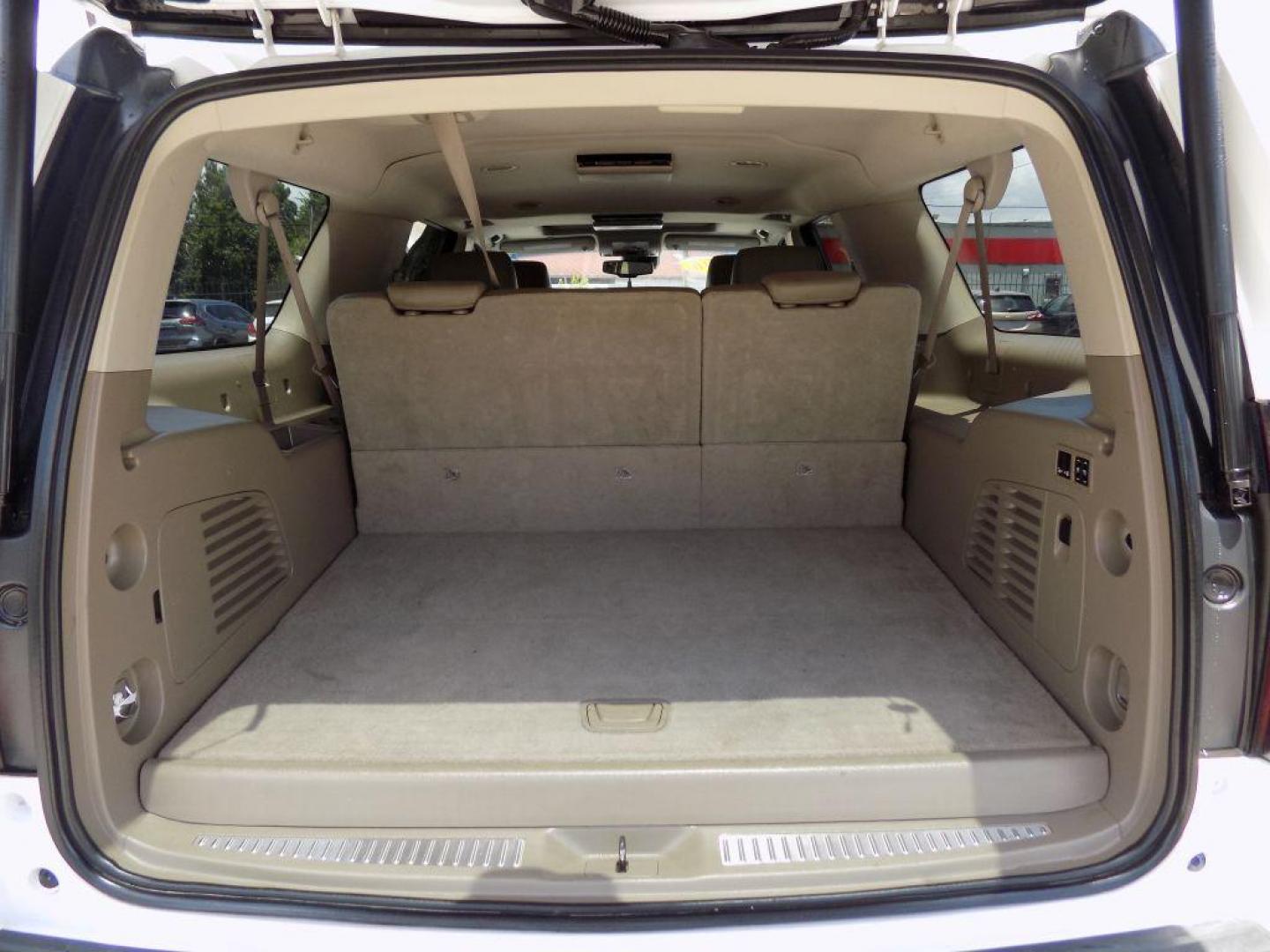 2016 WHITE CHEVROLET SUBURBAN 1500 LT (1GNSCHKC0GR) with an 5.3L engine, Automatic transmission, located at 830 E. Canino Rd., Houston, TX, 77037, (281) 405-0440, 38.358219, -81.729942 - Photo#13
