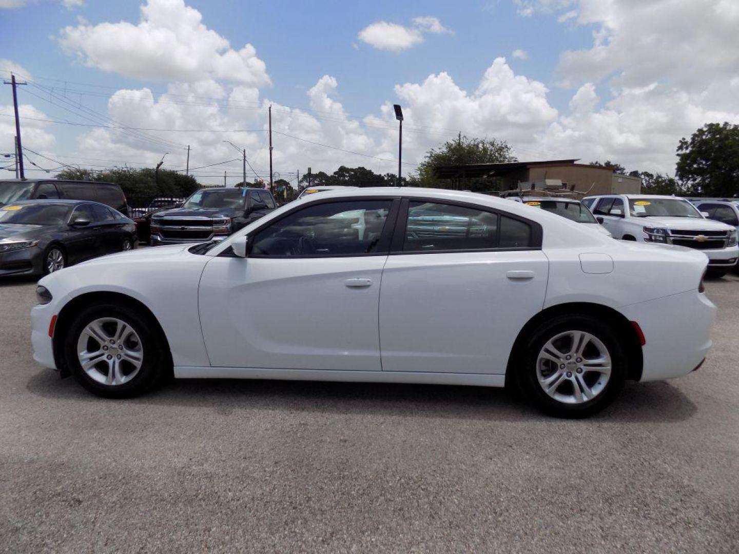 2022 WHITE DODGE CHARGER SXT (2C3CDXBG2NH) with an 3.6L engine, Automatic transmission, located at 830 E. Canino Rd., Houston, TX, 77037, (281) 405-0440, 38.358219, -81.729942 - Photo#2