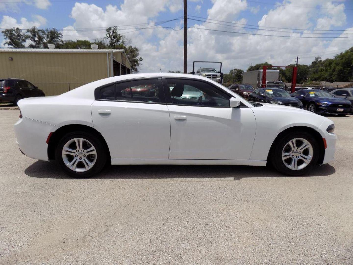 2022 WHITE DODGE CHARGER SXT (2C3CDXBG2NH) with an 3.6L engine, Automatic transmission, located at 830 E. Canino Rd., Houston, TX, 77037, (281) 405-0440, 38.358219, -81.729942 - Photo#6