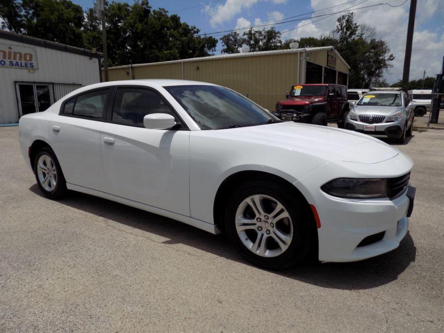 2022 WHITE DODGE CHARGER SXT (2C3CDXBG2NH) with an 3.6L engine, Automatic transmission, located at 830 E. Canino Rd., Houston, TX, 77037, (281) 405-0440, 38.358219, -81.729942 - Photo#7