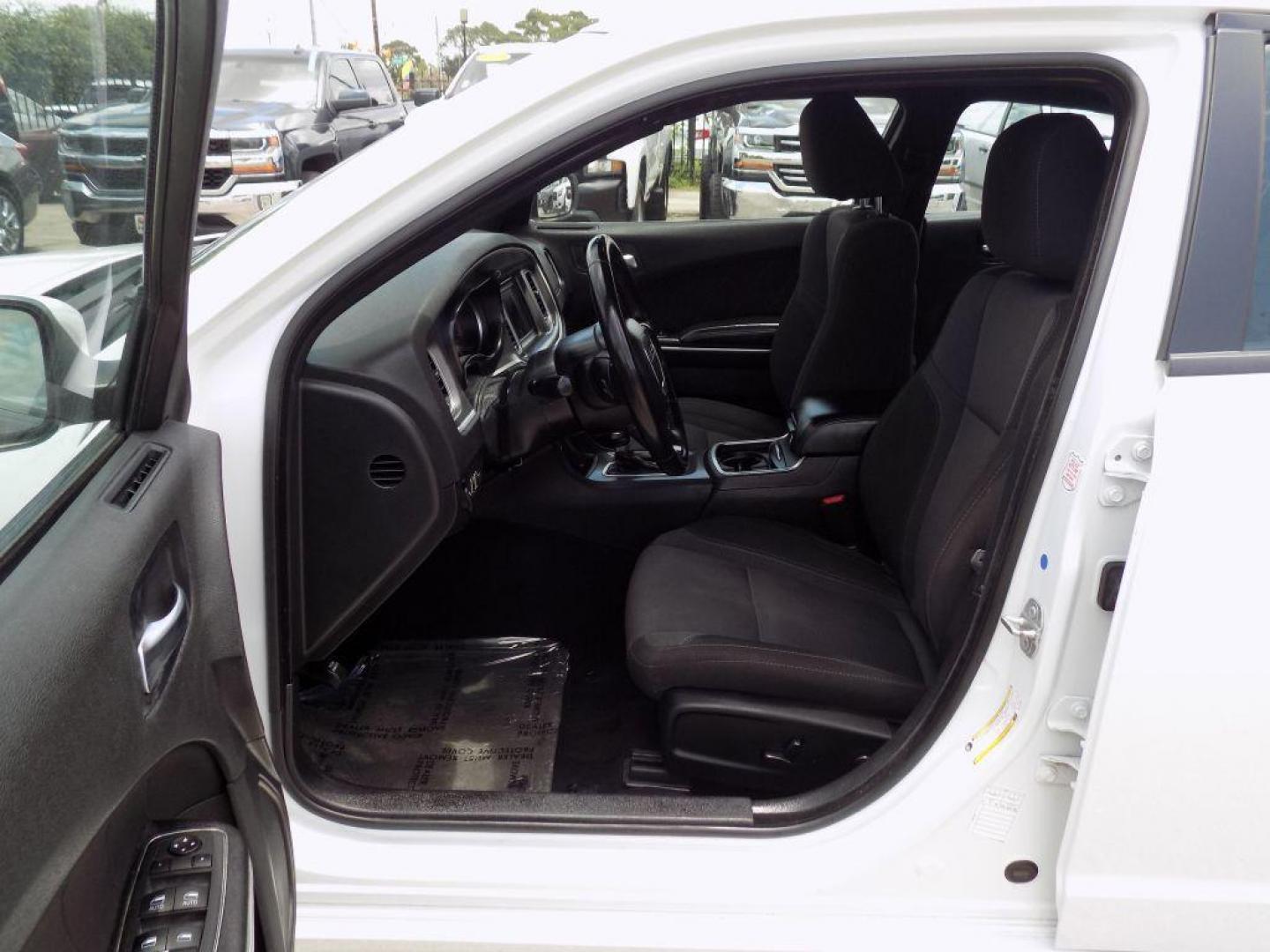 2022 WHITE DODGE CHARGER SXT (2C3CDXBG2NH) with an 3.6L engine, Automatic transmission, located at 830 E. Canino Rd., Houston, TX, 77037, (281) 405-0440, 38.358219, -81.729942 - Photo#8