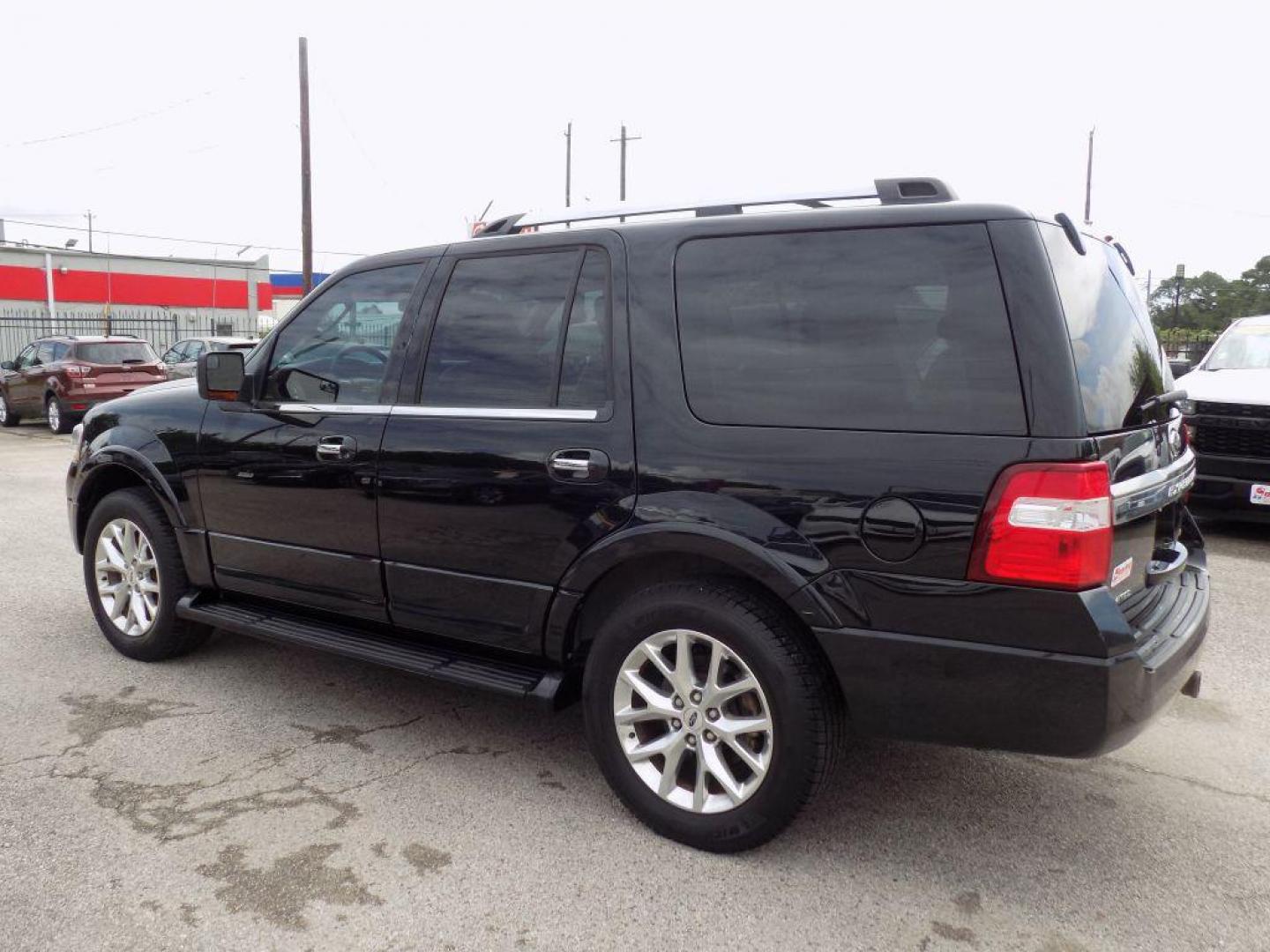 2017 BLACK FORD EXPEDITION LIMITED (1FMJU1KT2HE) with an 3.5L engine, Automatic transmission, located at 830 E. Canino Rd., Houston, TX, 77037, (281) 405-0440, 38.358219, -81.729942 - Photo#3