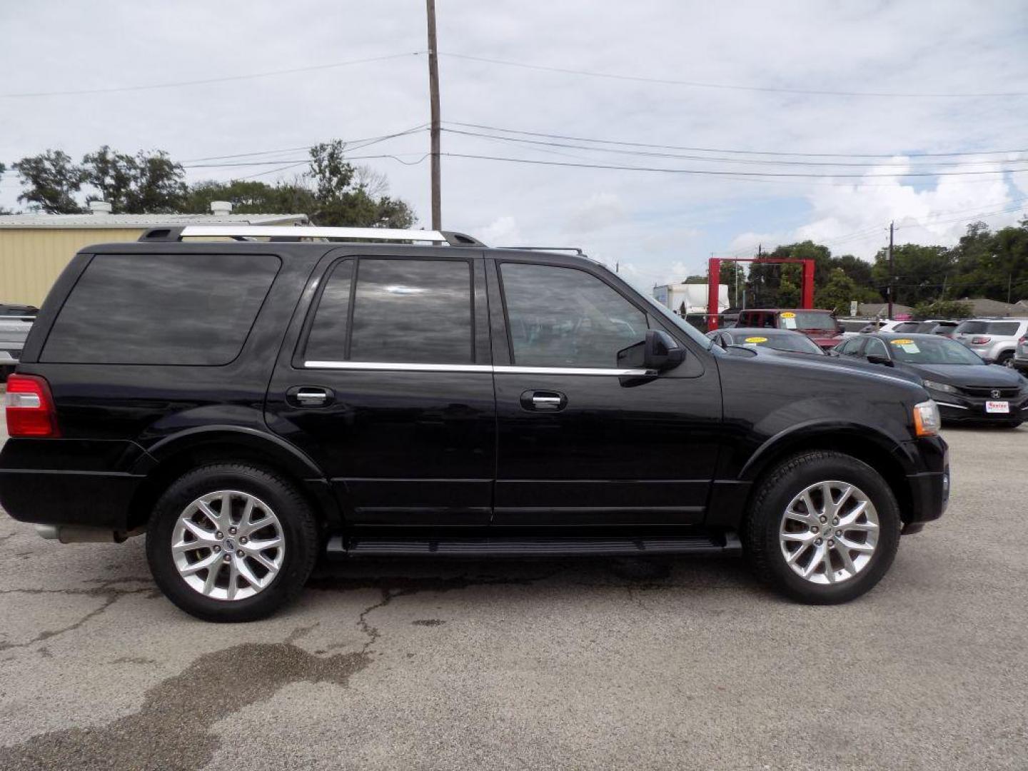 2017 BLACK FORD EXPEDITION LIMITED (1FMJU1KT2HE) with an 3.5L engine, Automatic transmission, located at 830 E. Canino Rd., Houston, TX, 77037, (281) 405-0440, 38.358219, -81.729942 - Photo#6