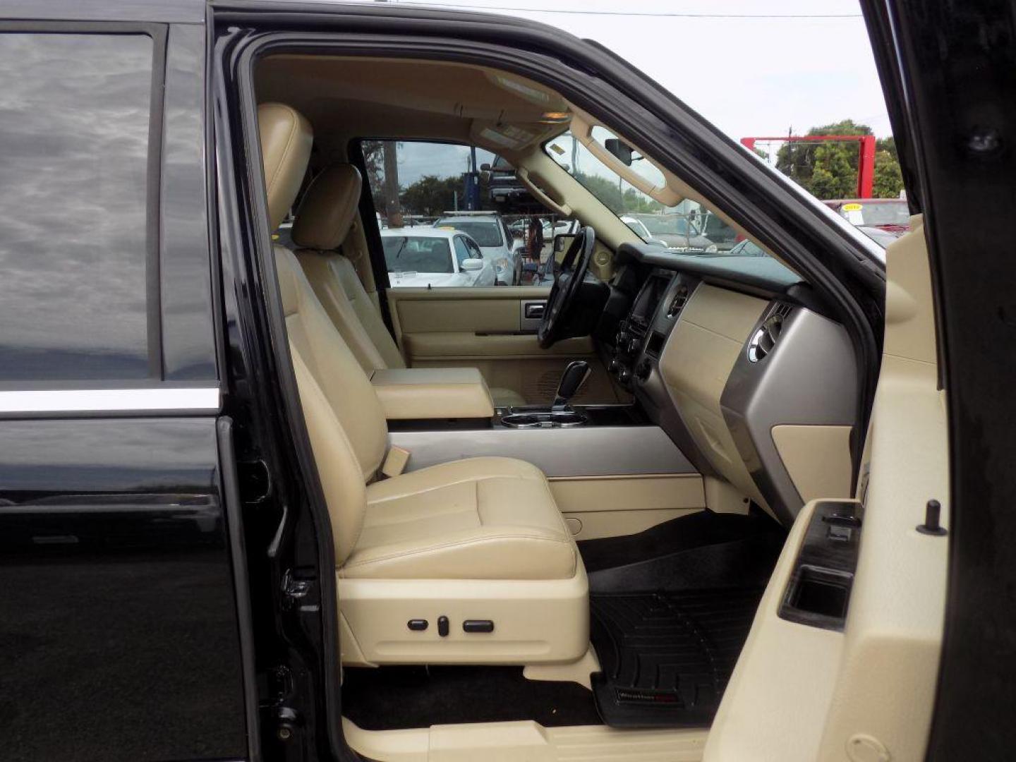 2017 BLACK FORD EXPEDITION LIMITED (1FMJU1KT2HE) with an 3.5L engine, Automatic transmission, located at 830 E. Canino Rd., Houston, TX, 77037, (281) 405-0440, 38.358219, -81.729942 - Photo#11