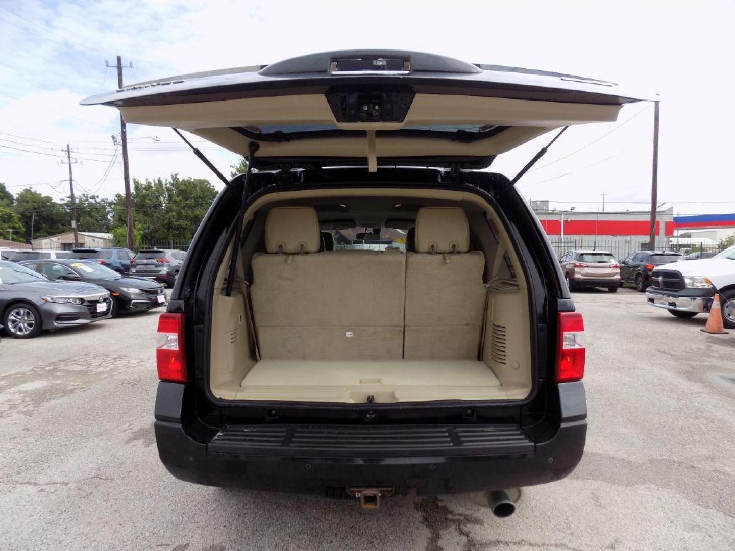2017 BLACK FORD EXPEDITION LIMITED (1FMJU1KT2HE) with an 3.5L engine, Automatic transmission, located at 830 E. Canino Rd., Houston, TX, 77037, (281) 405-0440, 38.358219, -81.729942 - Photo#12