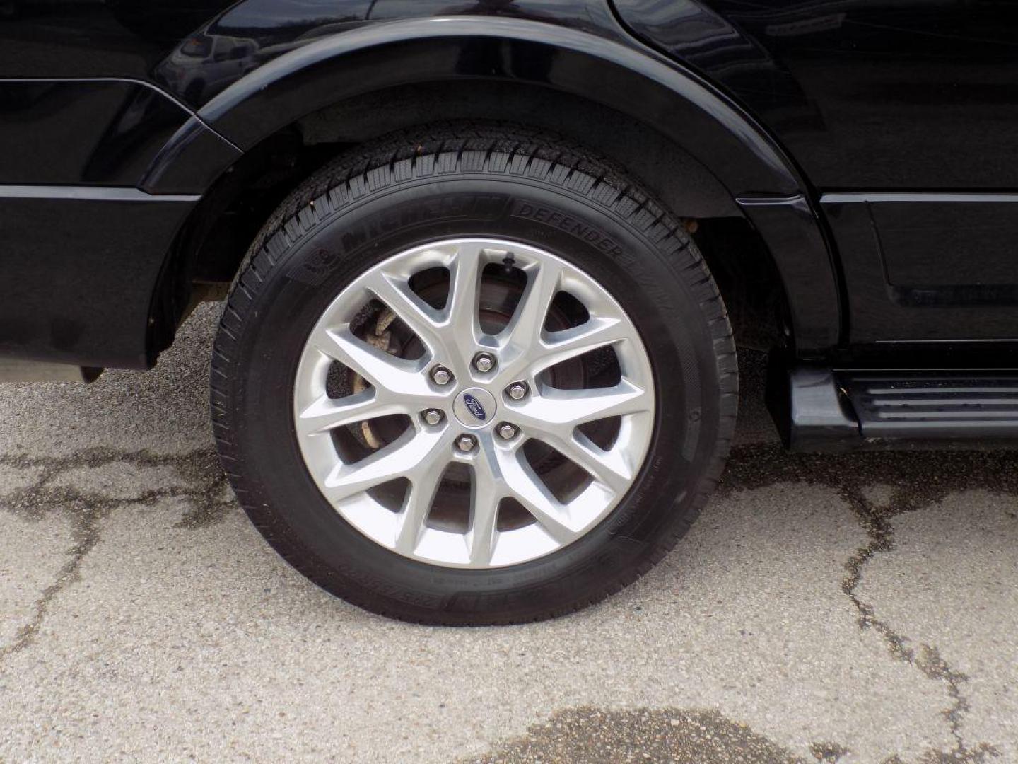 2017 BLACK FORD EXPEDITION LIMITED (1FMJU1KT2HE) with an 3.5L engine, Automatic transmission, located at 830 E. Canino Rd., Houston, TX, 77037, (281) 405-0440, 38.358219, -81.729942 - Photo#19