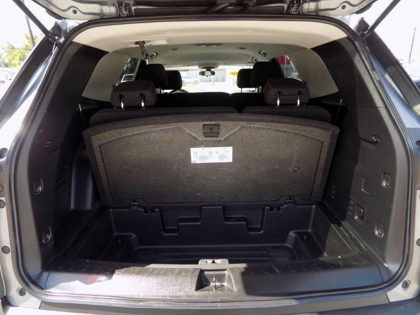 2020 GRAY CHEVROLET TRAVERSE LS (1GNERFKW1LJ) with an 3.6L engine, Automatic transmission, located at 830 E. Canino Rd., Houston, TX, 77037, (281) 405-0440, 38.358219, -81.729942 - Photo#15