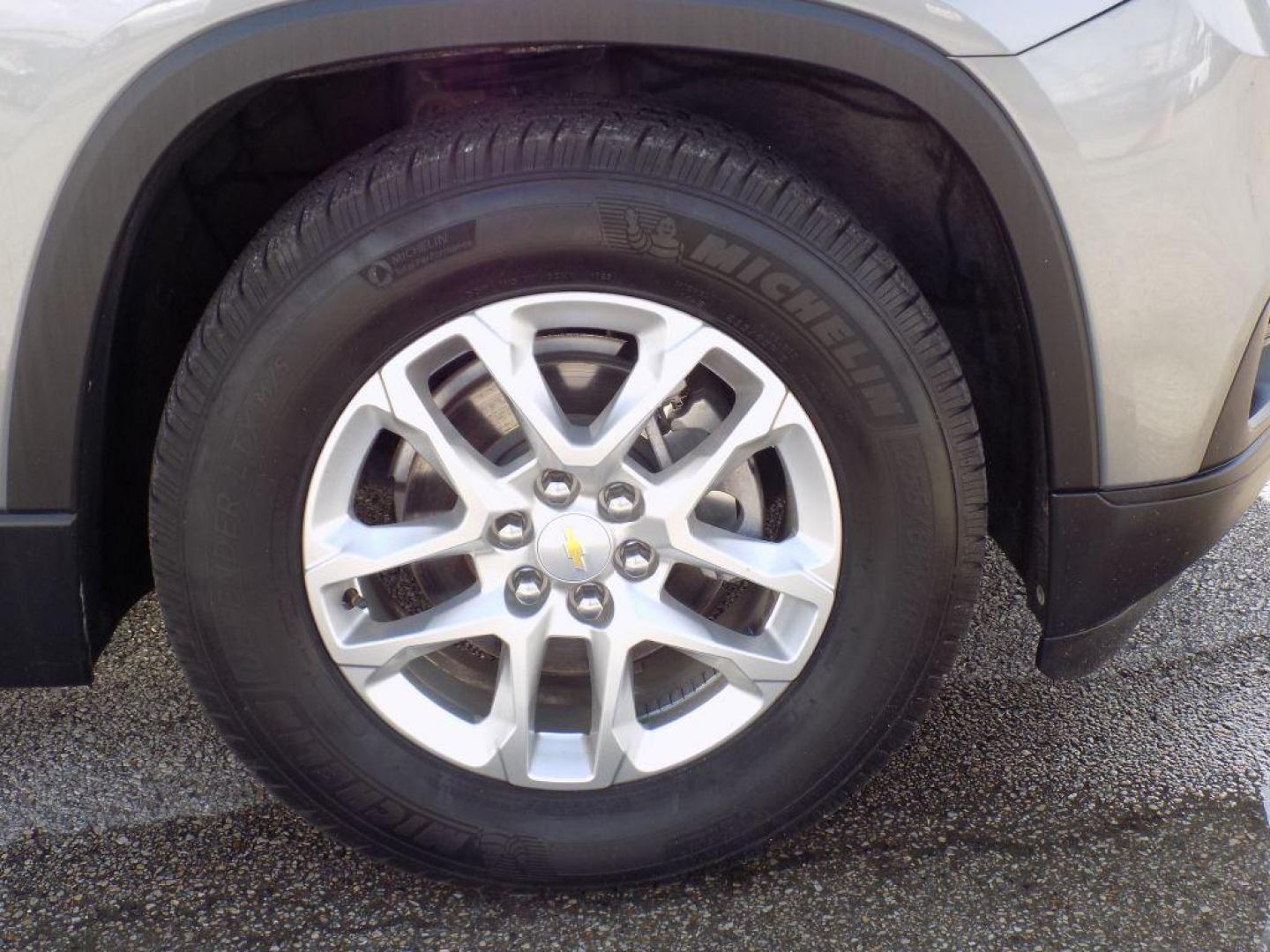 2020 GRAY CHEVROLET TRAVERSE LS (1GNERFKW1LJ) with an 3.6L engine, Automatic transmission, located at 830 E. Canino Rd., Houston, TX, 77037, (281) 405-0440, 38.358219, -81.729942 - Photo#21