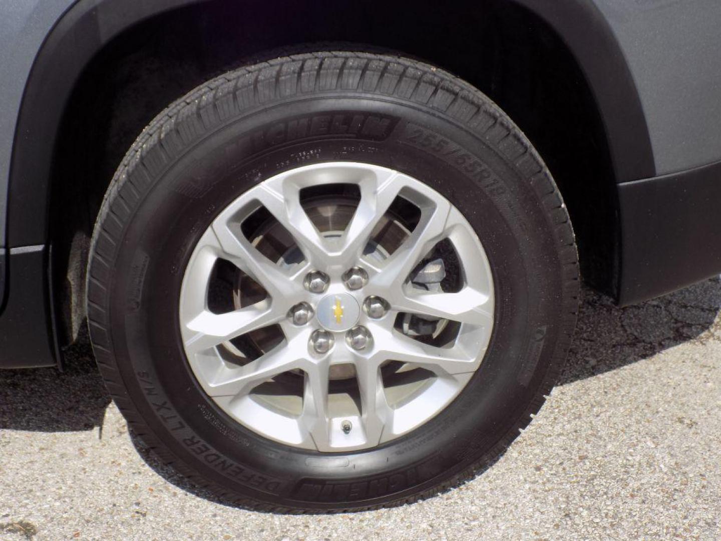 2020 GRAY CHEVROLET TRAVERSE LS (1GNERFKW1LJ) with an 3.6L engine, Automatic transmission, located at 830 E. Canino Rd., Houston, TX, 77037, (281) 405-0440, 38.358219, -81.729942 - Photo#23
