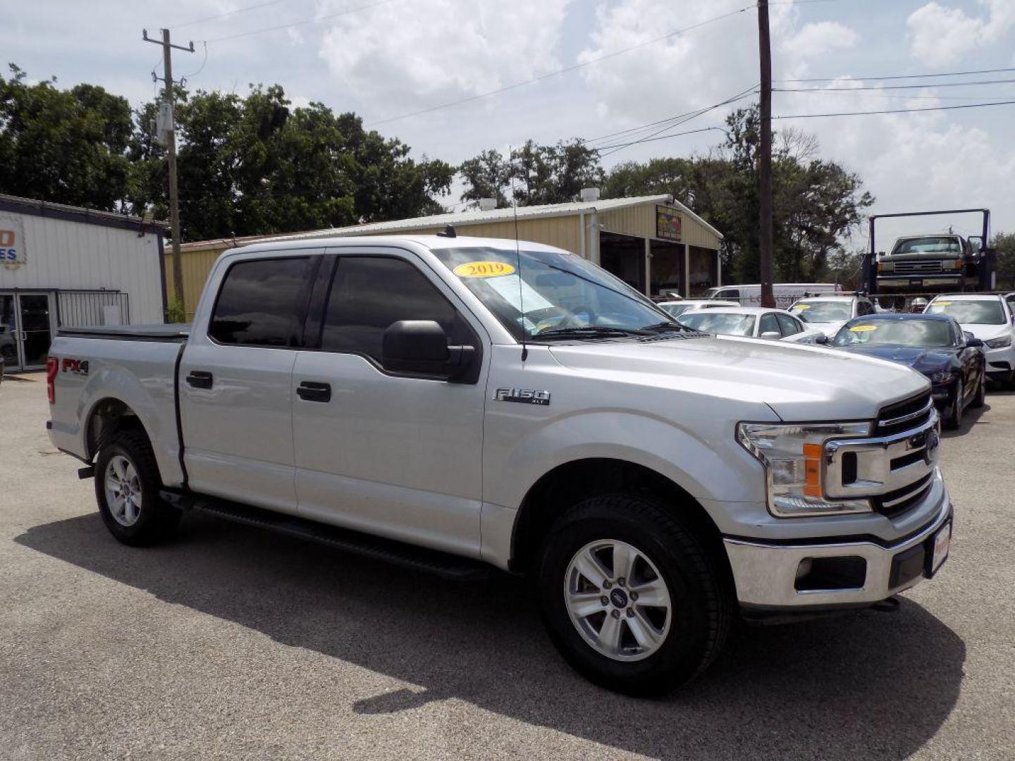 2019 SILVER FORD F150 SUPERCREW (1FTEW1E56KK) with an 5.0L engine, Automatic transmission, located at 830 E. Canino Rd., Houston, TX, 77037, (281) 405-0440, 38.358219, -81.729942 - Photo#7