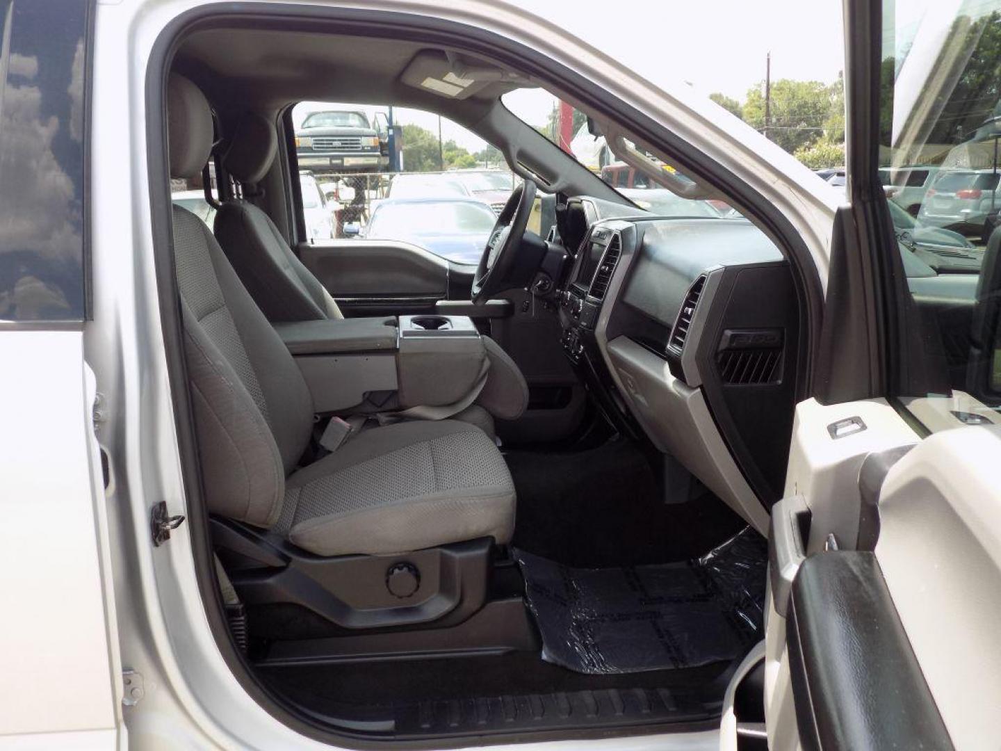 2019 SILVER FORD F150 SUPERCREW (1FTEW1E56KK) with an 5.0L engine, Automatic transmission, located at 830 E. Canino Rd., Houston, TX, 77037, (281) 405-0440, 38.358219, -81.729942 - Photo#11