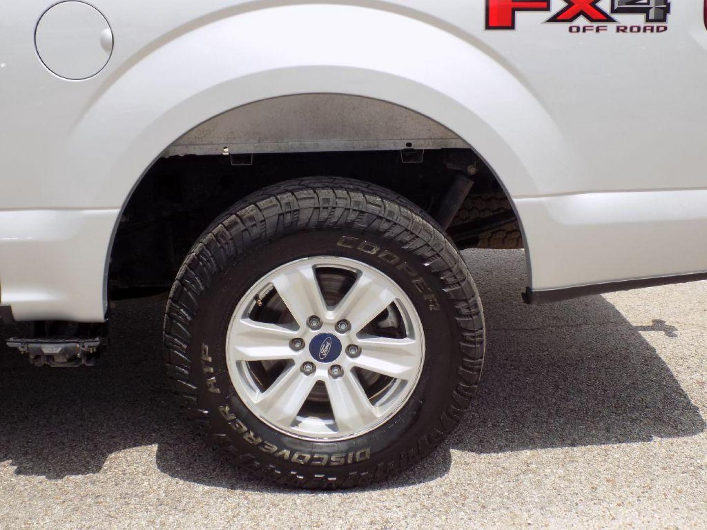 2019 SILVER FORD F150 SUPERCREW (1FTEW1E56KK) with an 5.0L engine, Automatic transmission, located at 830 E. Canino Rd., Houston, TX, 77037, (281) 405-0440, 38.358219, -81.729942 - Photo#19