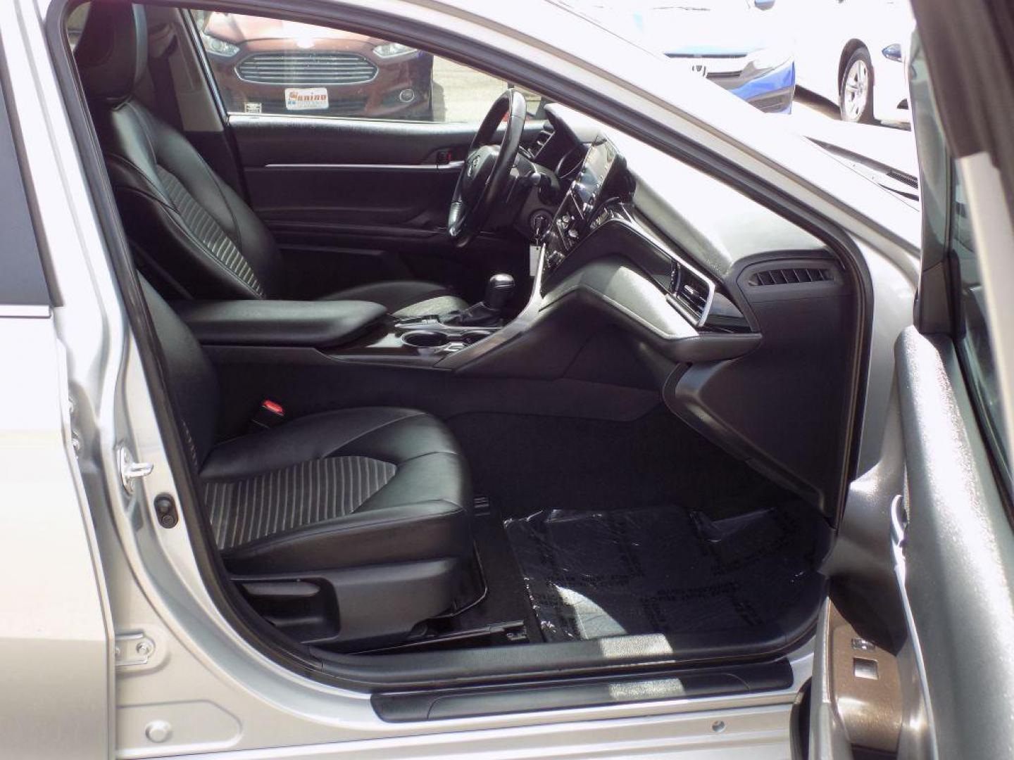 2022 SILVER TOYOTA CAMRY SE (4T1G11AK6NU) with an 2.5L engine, Automatic transmission, located at 830 E. Canino Rd., Houston, TX, 77037, (281) 405-0440, 38.358219, -81.729942 - Photo#10