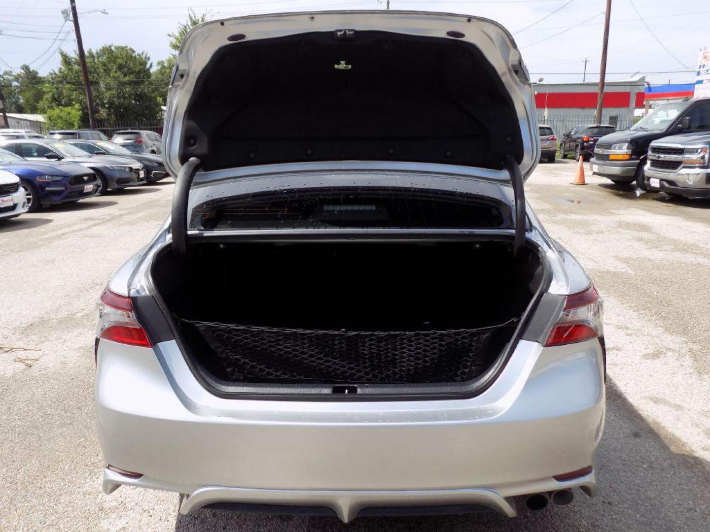 2022 SILVER TOYOTA CAMRY SE (4T1G11AK6NU) with an 2.5L engine, Automatic transmission, located at 830 E. Canino Rd., Houston, TX, 77037, (281) 405-0440, 38.358219, -81.729942 - Photo#12