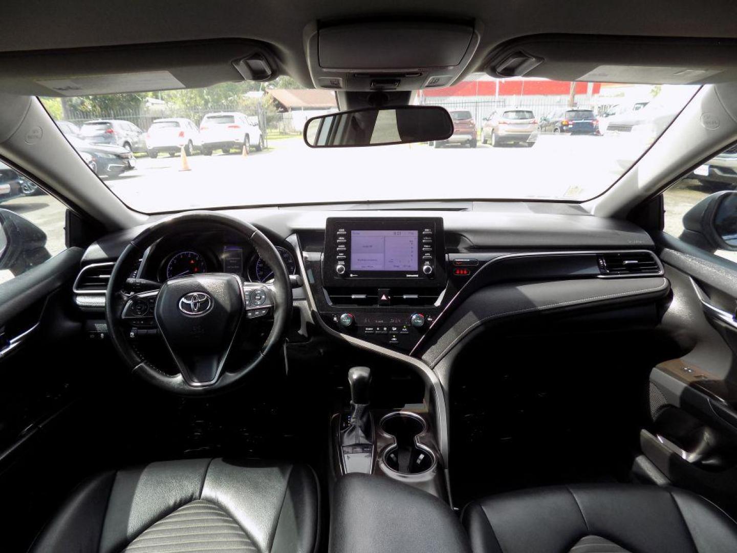 2022 SILVER TOYOTA CAMRY SE (4T1G11AK6NU) with an 2.5L engine, Automatic transmission, located at 830 E. Canino Rd., Houston, TX, 77037, (281) 405-0440, 38.358219, -81.729942 - Photo#14