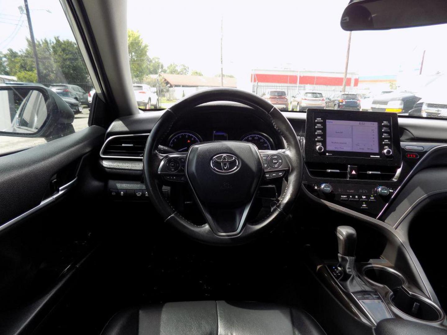 2022 SILVER TOYOTA CAMRY SE (4T1G11AK6NU) with an 2.5L engine, Automatic transmission, located at 830 E. Canino Rd., Houston, TX, 77037, (281) 405-0440, 38.358219, -81.729942 - Photo#15