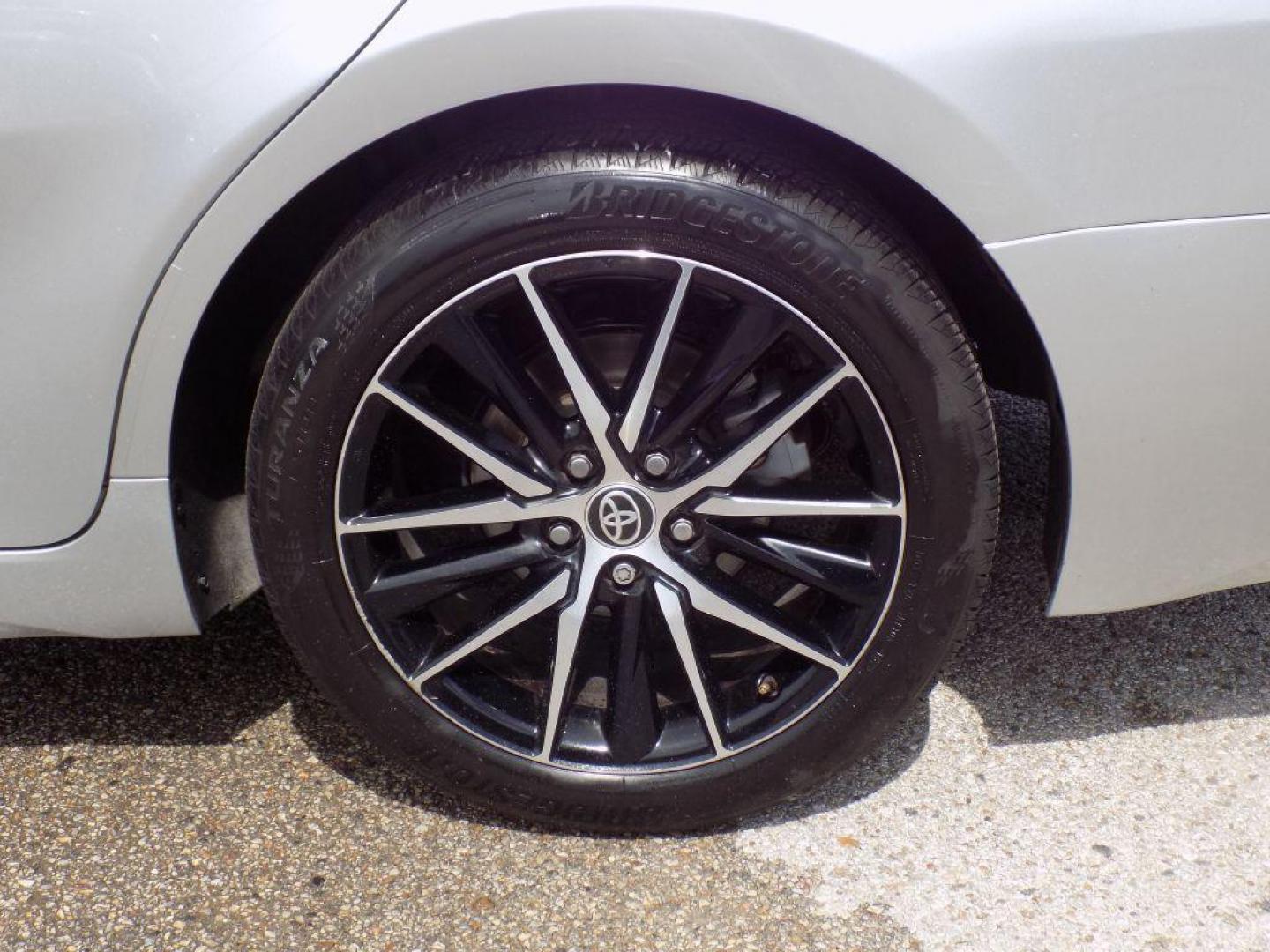 2022 SILVER TOYOTA CAMRY SE (4T1G11AK6NU) with an 2.5L engine, Automatic transmission, located at 830 E. Canino Rd., Houston, TX, 77037, (281) 405-0440, 38.358219, -81.729942 - Photo#19