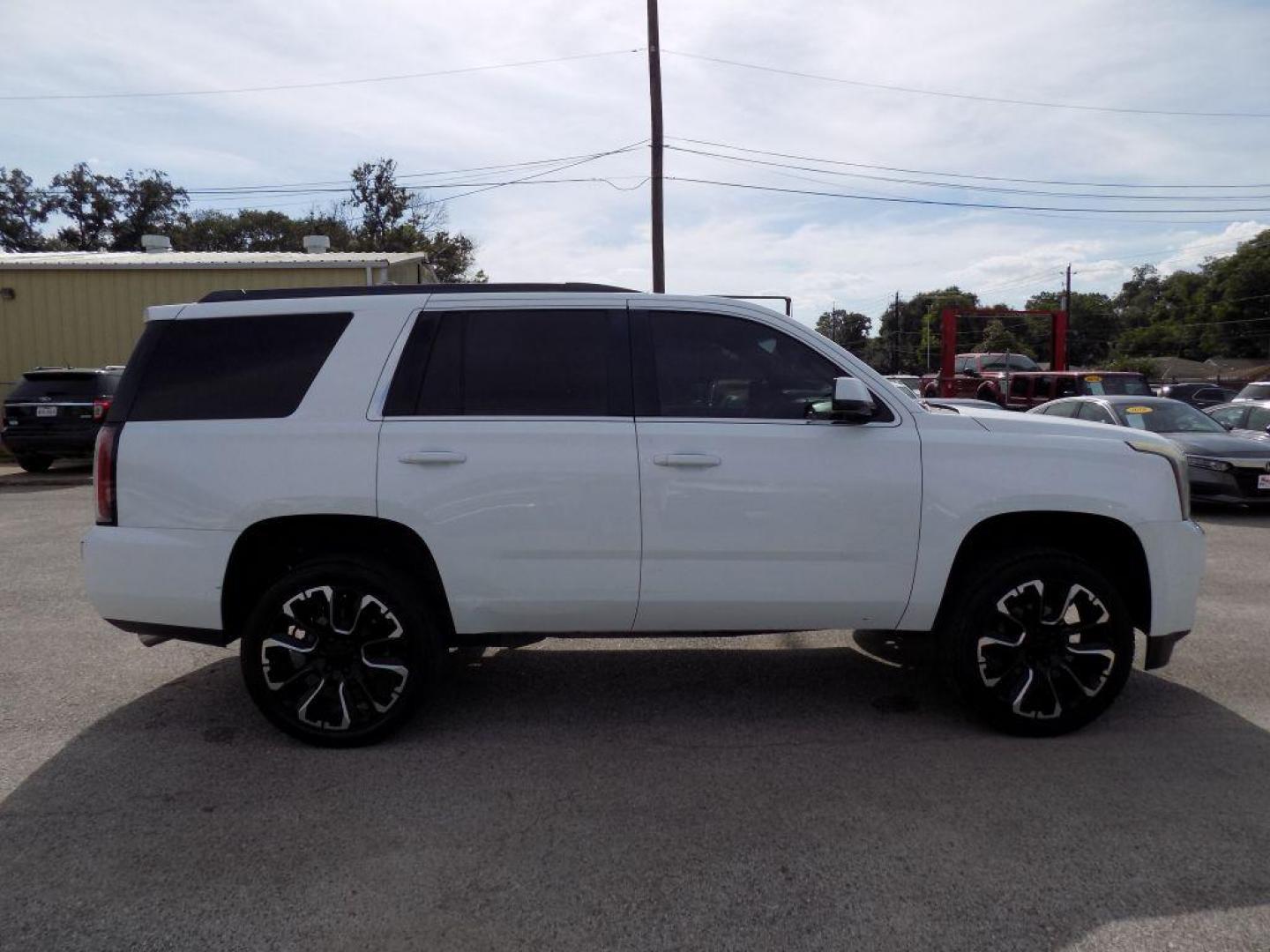 2016 WHITE GMC YUKON SLE (1GKS1AKC3GR) with an 5.3L engine, Automatic transmission, located at 830 E. Canino Rd., Houston, TX, 77037, (281) 405-0440, 38.358219, -81.729942 - Photo#6