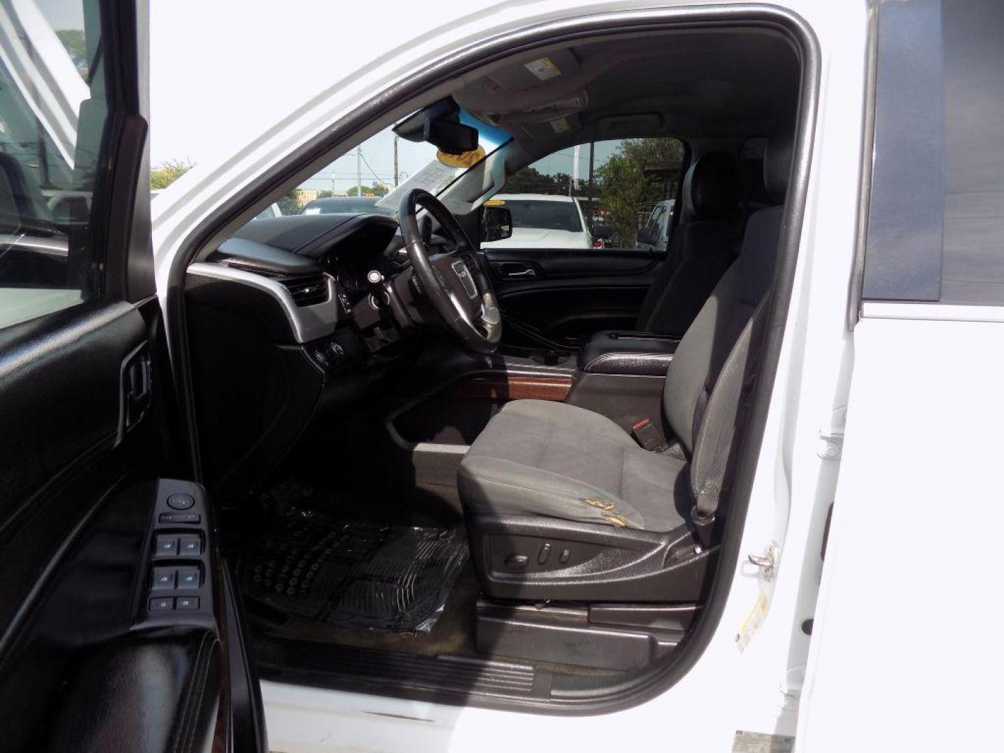 2016 WHITE GMC YUKON SLE (1GKS1AKC3GR) with an 5.3L engine, Automatic transmission, located at 830 E. Canino Rd., Houston, TX, 77037, (281) 405-0440, 38.358219, -81.729942 - Photo#8