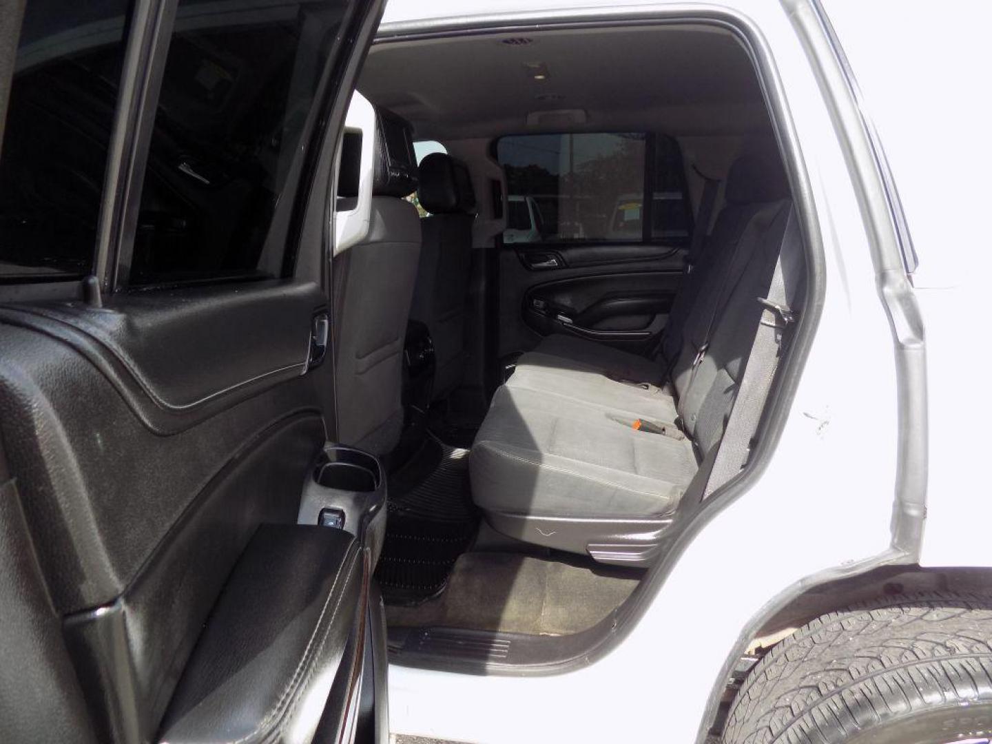 2016 WHITE GMC YUKON SLE (1GKS1AKC3GR) with an 5.3L engine, Automatic transmission, located at 830 E. Canino Rd., Houston, TX, 77037, (281) 405-0440, 38.358219, -81.729942 - Photo#9