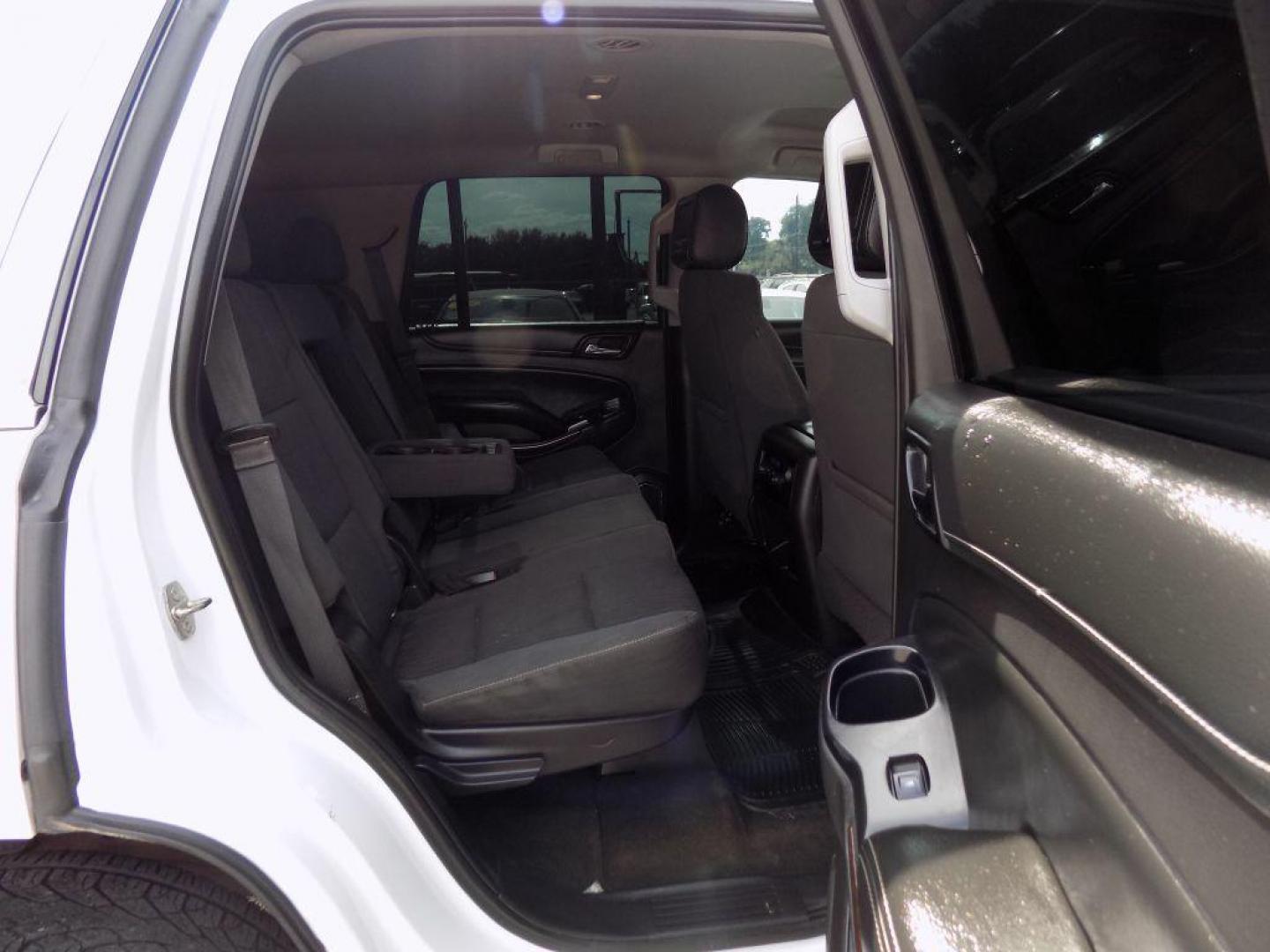2016 WHITE GMC YUKON SLE (1GKS1AKC3GR) with an 5.3L engine, Automatic transmission, located at 830 E. Canino Rd., Houston, TX, 77037, (281) 405-0440, 38.358219, -81.729942 - Photo#10