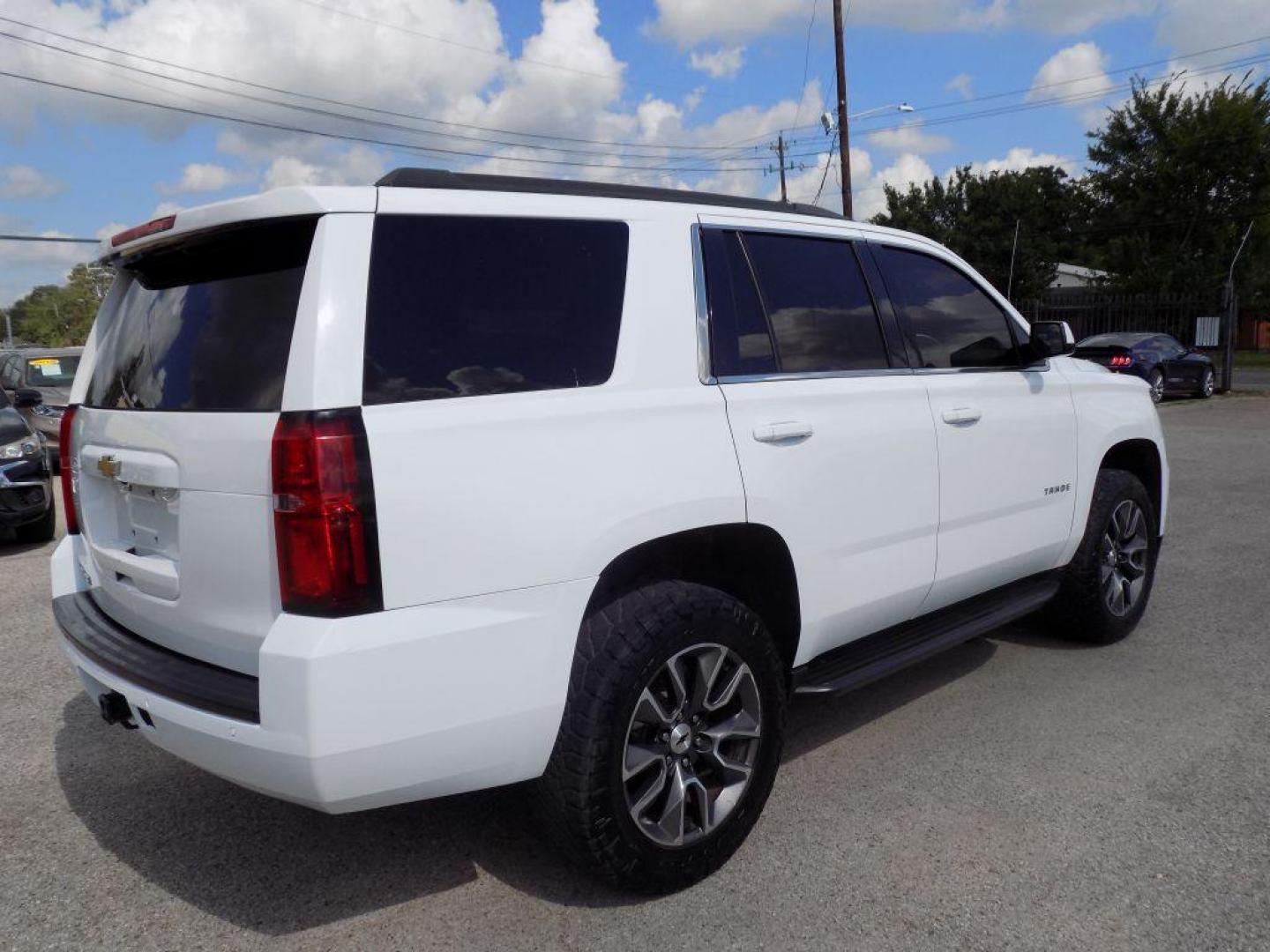 2019 WHITE CHEVROLET TAHOE 1500 LS (1GNSCAKC9KR) with an 5.3L engine, Automatic transmission, located at 830 E. Canino Rd., Houston, TX, 77037, (281) 405-0440, 38.358219, -81.729942 - Photo#5
