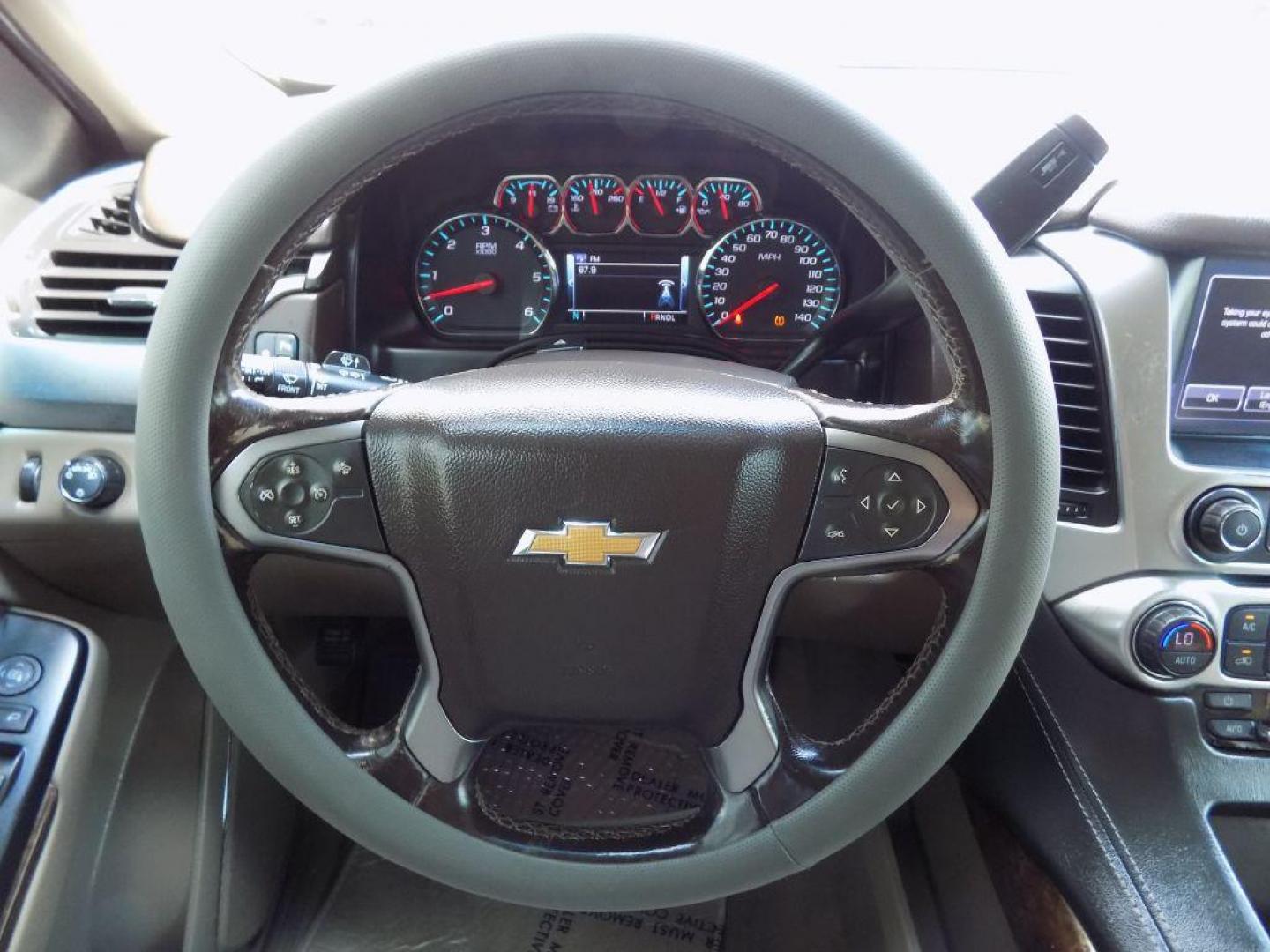 2019 WHITE CHEVROLET TAHOE 1500 LS (1GNSCAKC9KR) with an 5.3L engine, Automatic transmission, located at 830 E. Canino Rd., Houston, TX, 77037, (281) 405-0440, 38.358219, -81.729942 - Photo#17