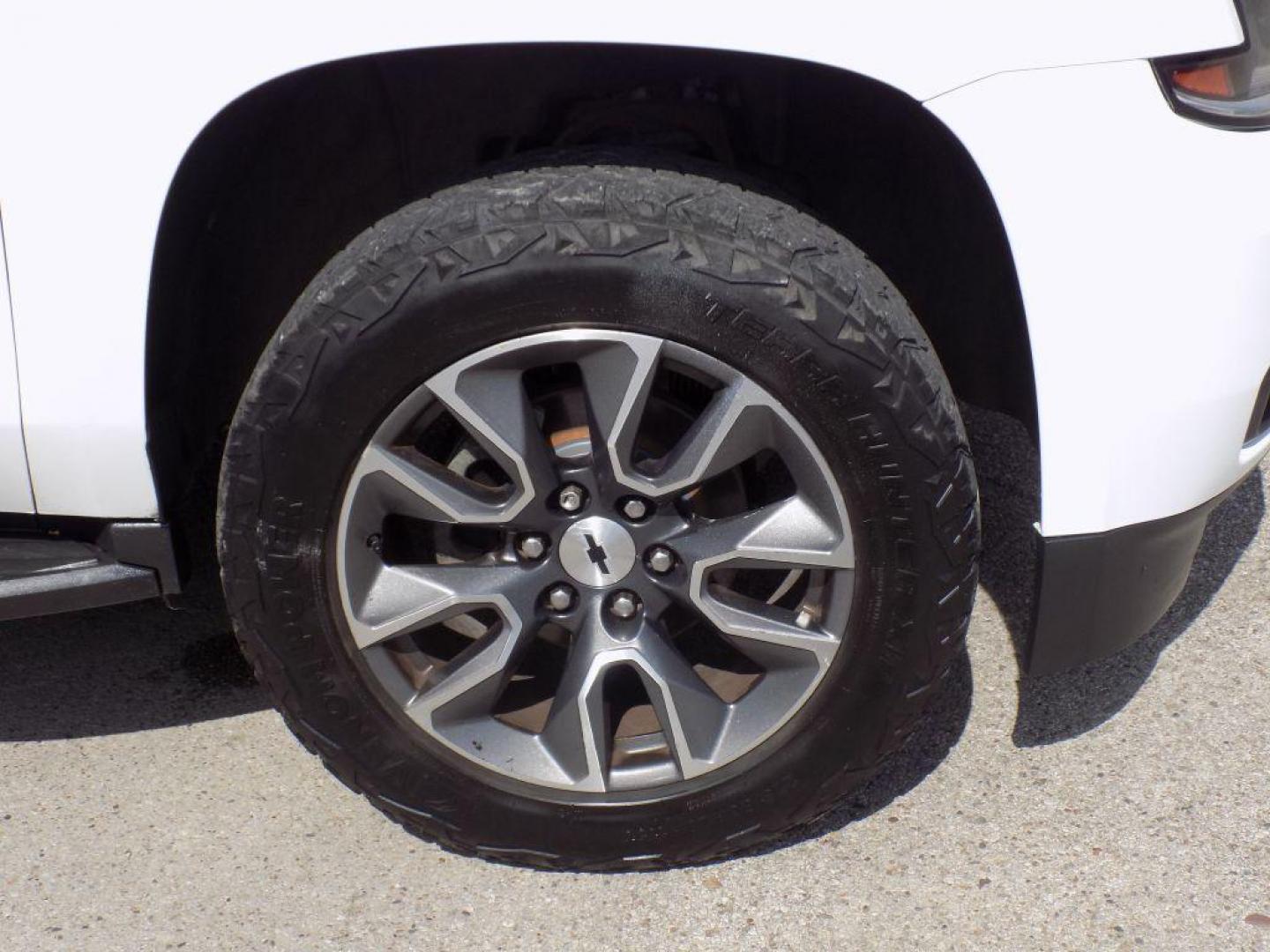 2019 WHITE CHEVROLET TAHOE 1500 LS (1GNSCAKC9KR) with an 5.3L engine, Automatic transmission, located at 830 E. Canino Rd., Houston, TX, 77037, (281) 405-0440, 38.358219, -81.729942 - Photo#19