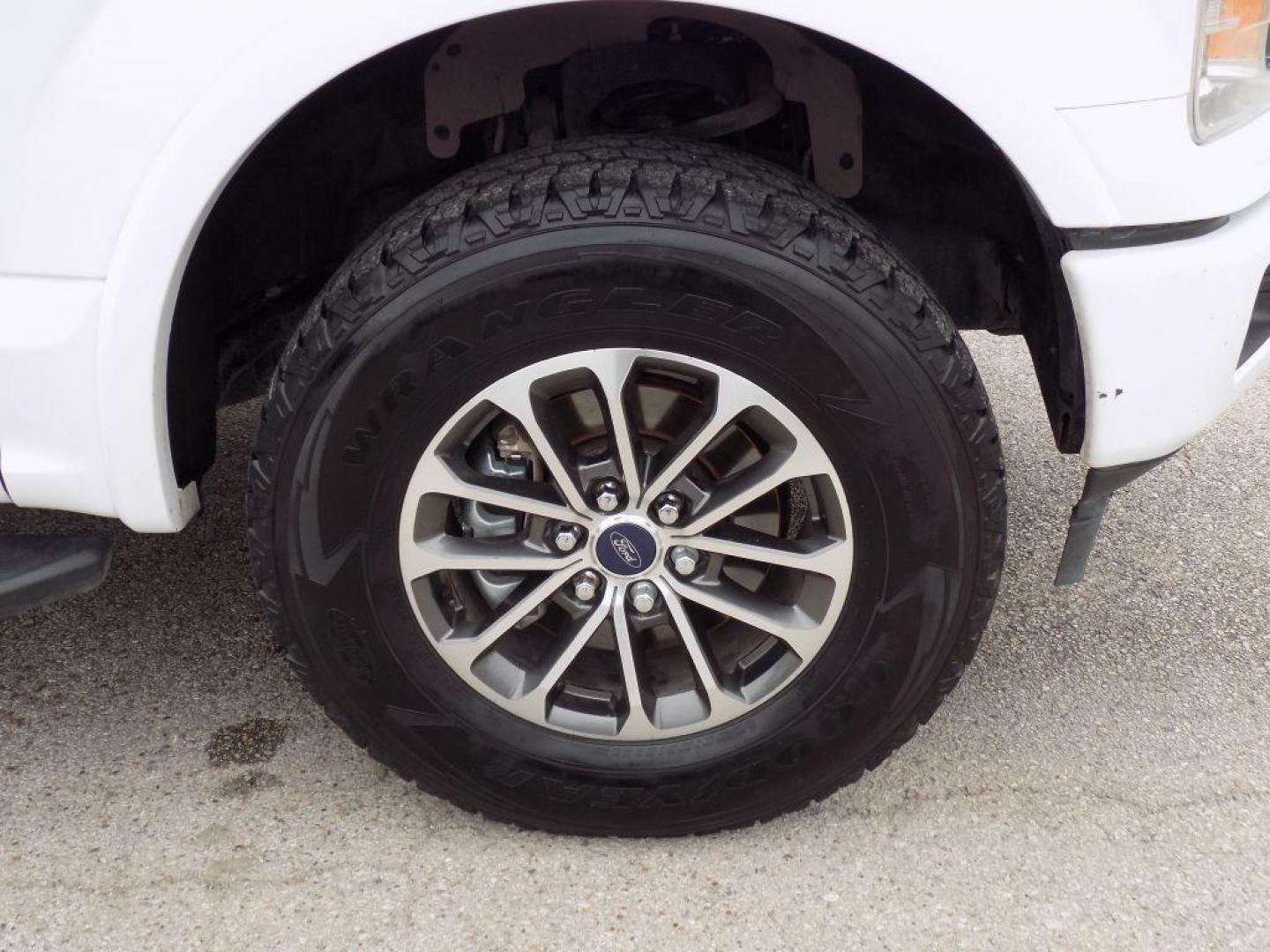 2018 WHITE FORD F150 SUPERCREW (1FTEW1EP9JK) with an 2.7L engine, Automatic transmission, located at 830 E. Canino Rd., Houston, TX, 77037, (281) 405-0440, 38.358219, -81.729942 - Photo#19
