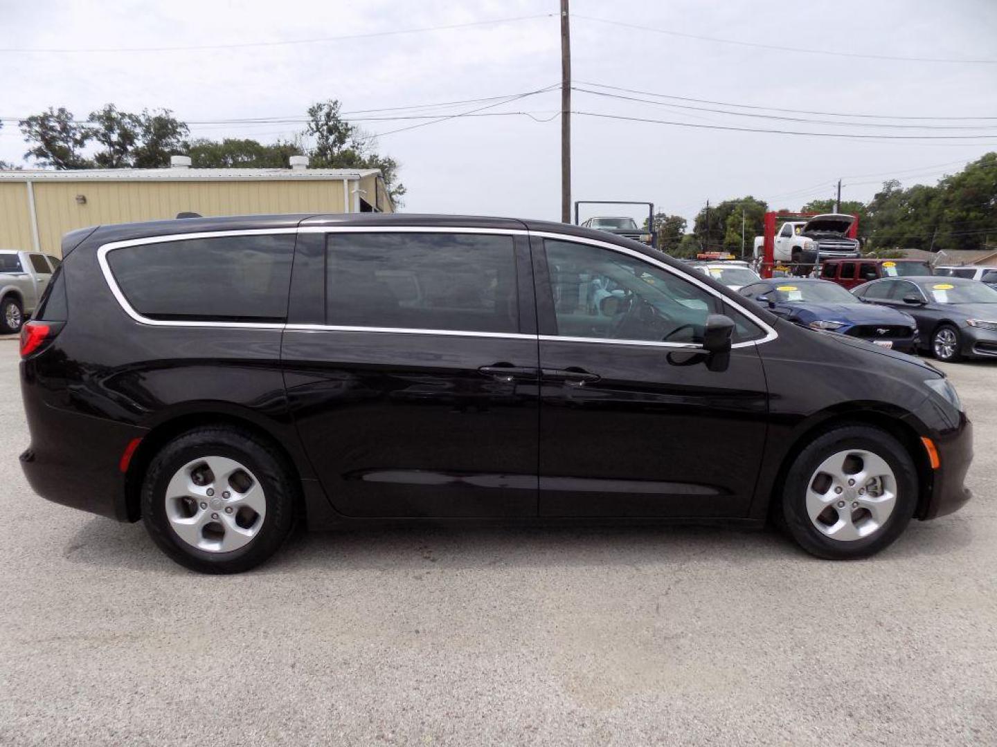2017 BLACK CHRYSLER PACIFICA LX (2C4RC1CG1HR) with an 3.6L engine, Automatic transmission, located at 830 E. Canino Rd., Houston, TX, 77037, (281) 405-0440, 38.358219, -81.729942 - Photo#6